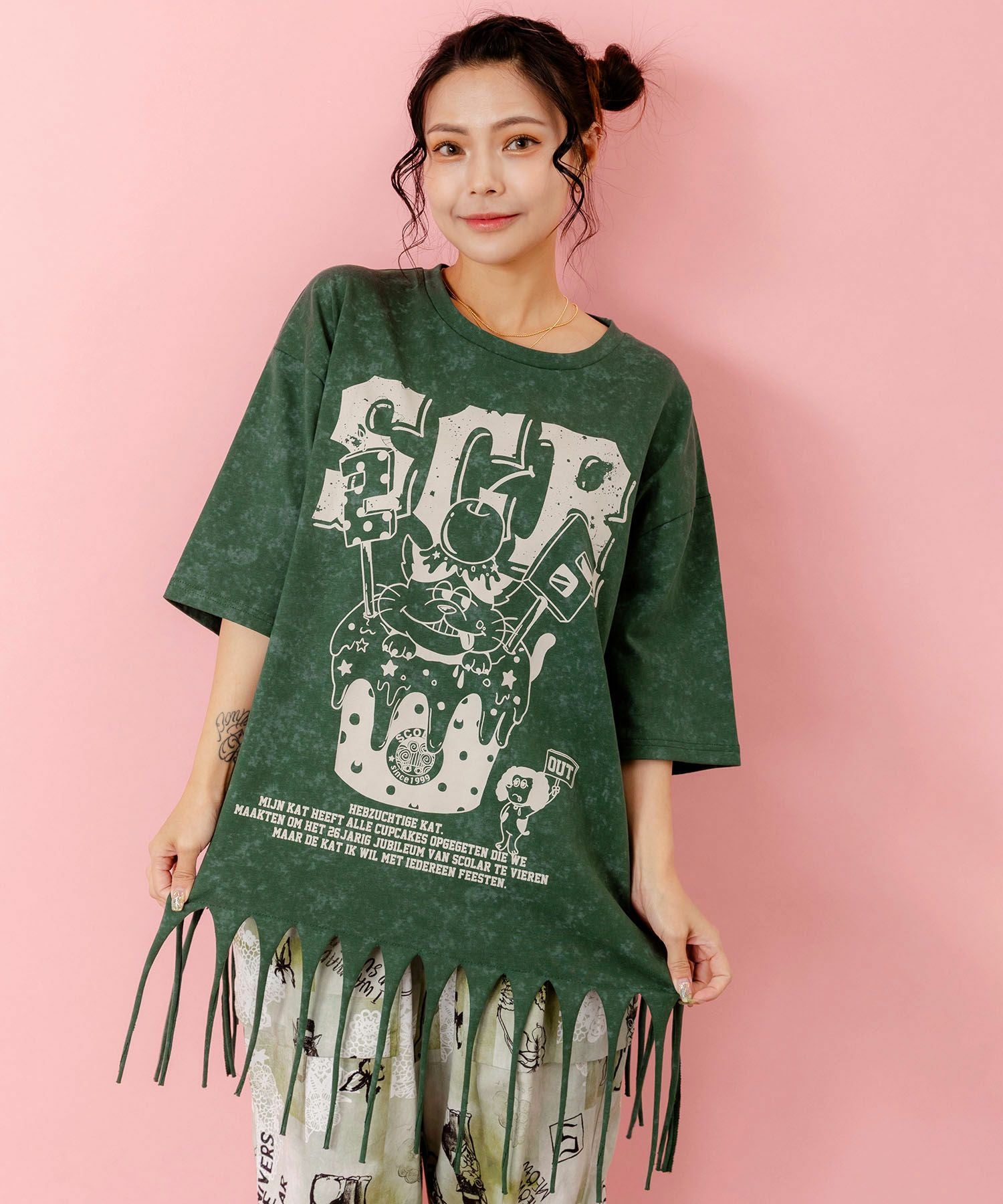 153632：26周年ケーキとネコちゃん柄 フリンジプルオーバーの通販-ScoLar