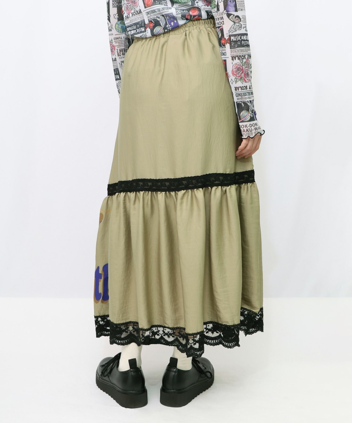 153608：スカラーグラフィック柄 レース×サテンスカートの通販-ScoLar