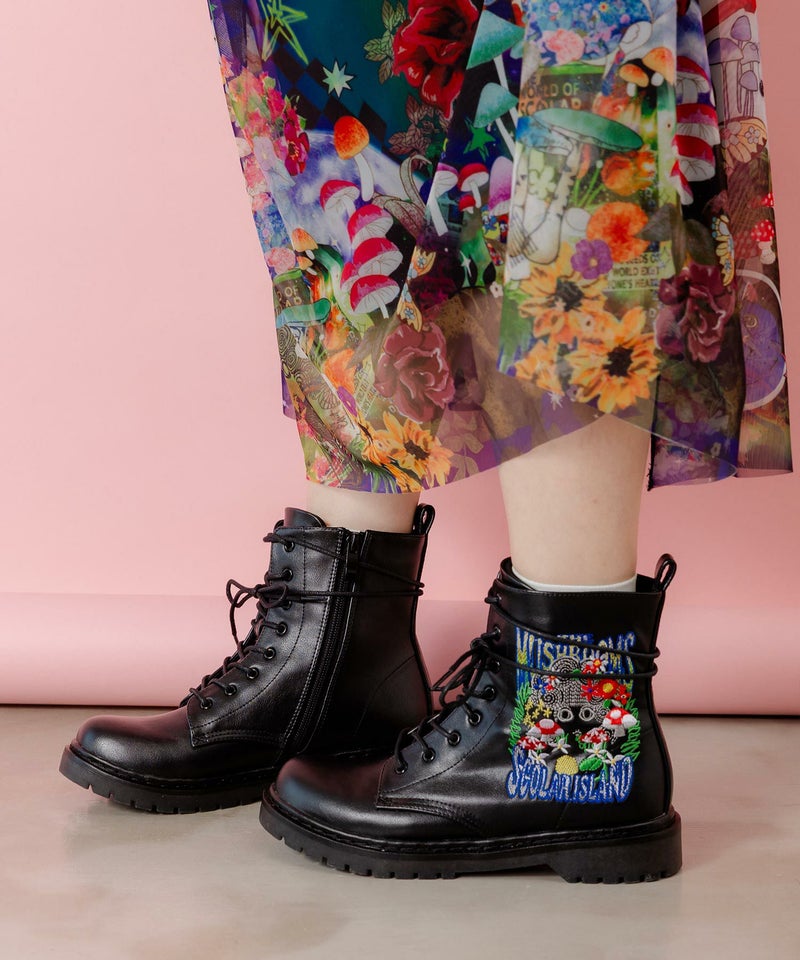 スカラーちゃんとキノコ刺繍ブーツ-1