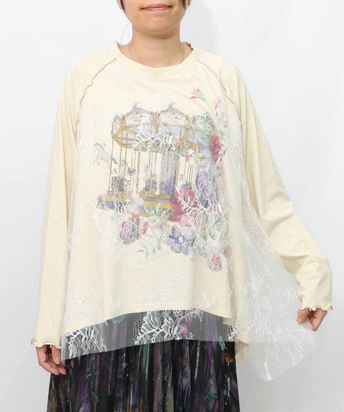 花とメリーゴーランド柄レース重ねロンT-7