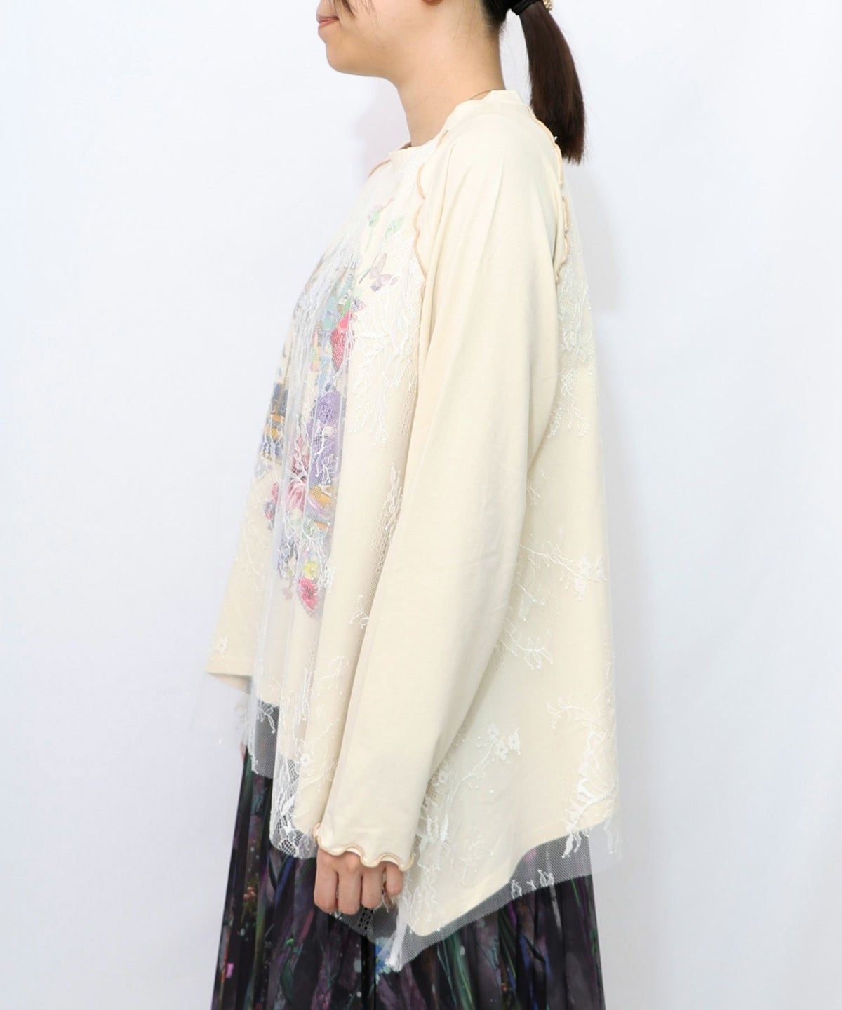 花とメリーゴーランド柄レース重ねロンT-8