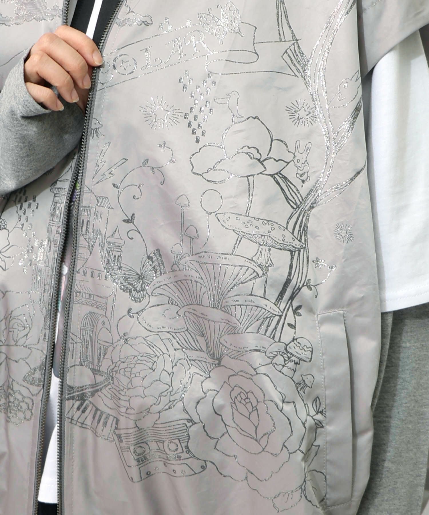 153606：メルヘン柄ラメプリントベストの通販-ScoLar