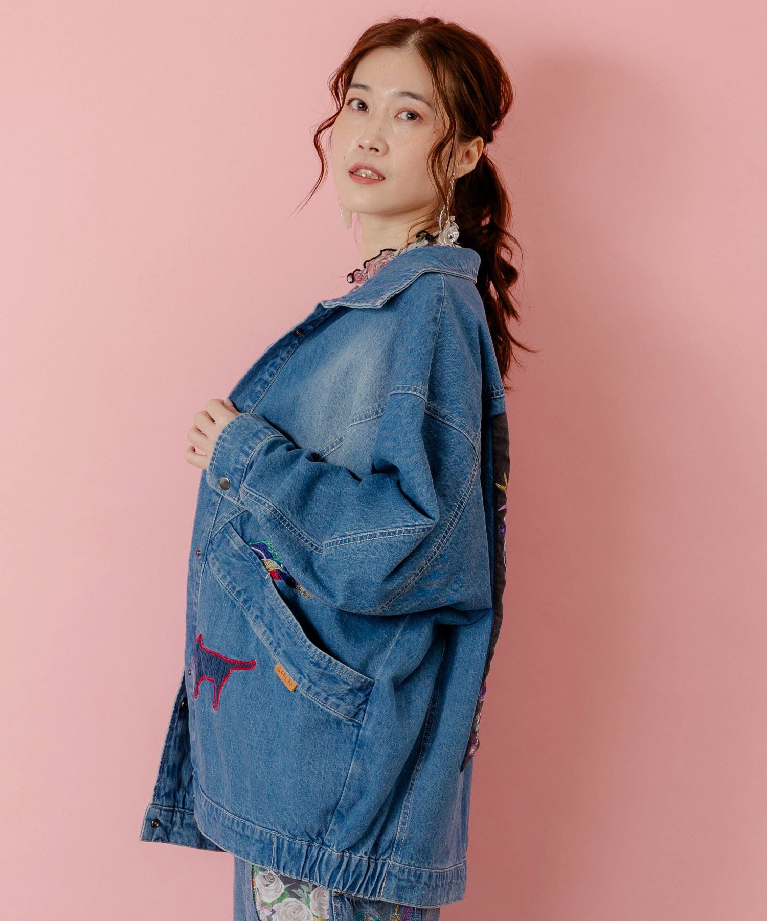 153601：刺繍デニムアップリケ プレミアムブルゾンの通販-ScoLar