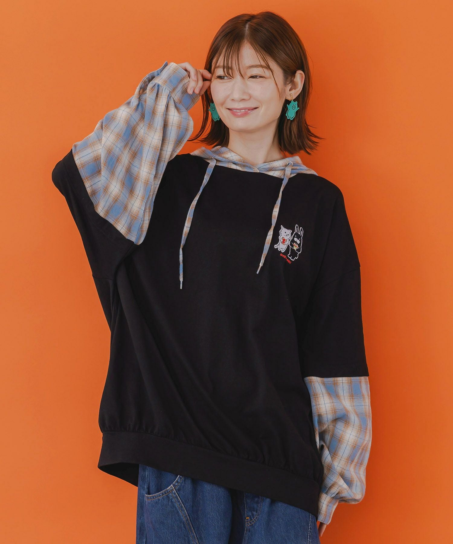 353112：ネコとラビルのチェック柄切替フーデッドプルオーバーの通販