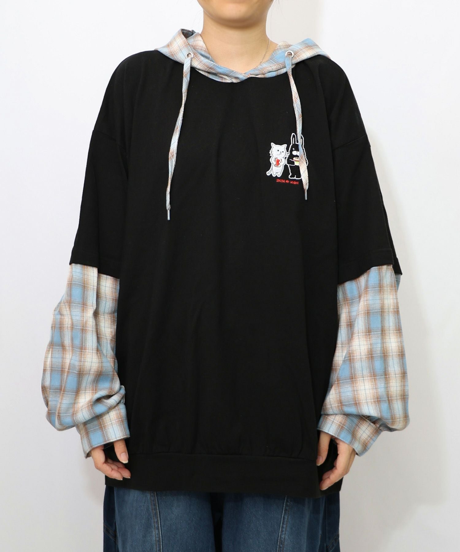 353112：ネコとラビルのチェック柄切替フーデッドプルオーバーの通販