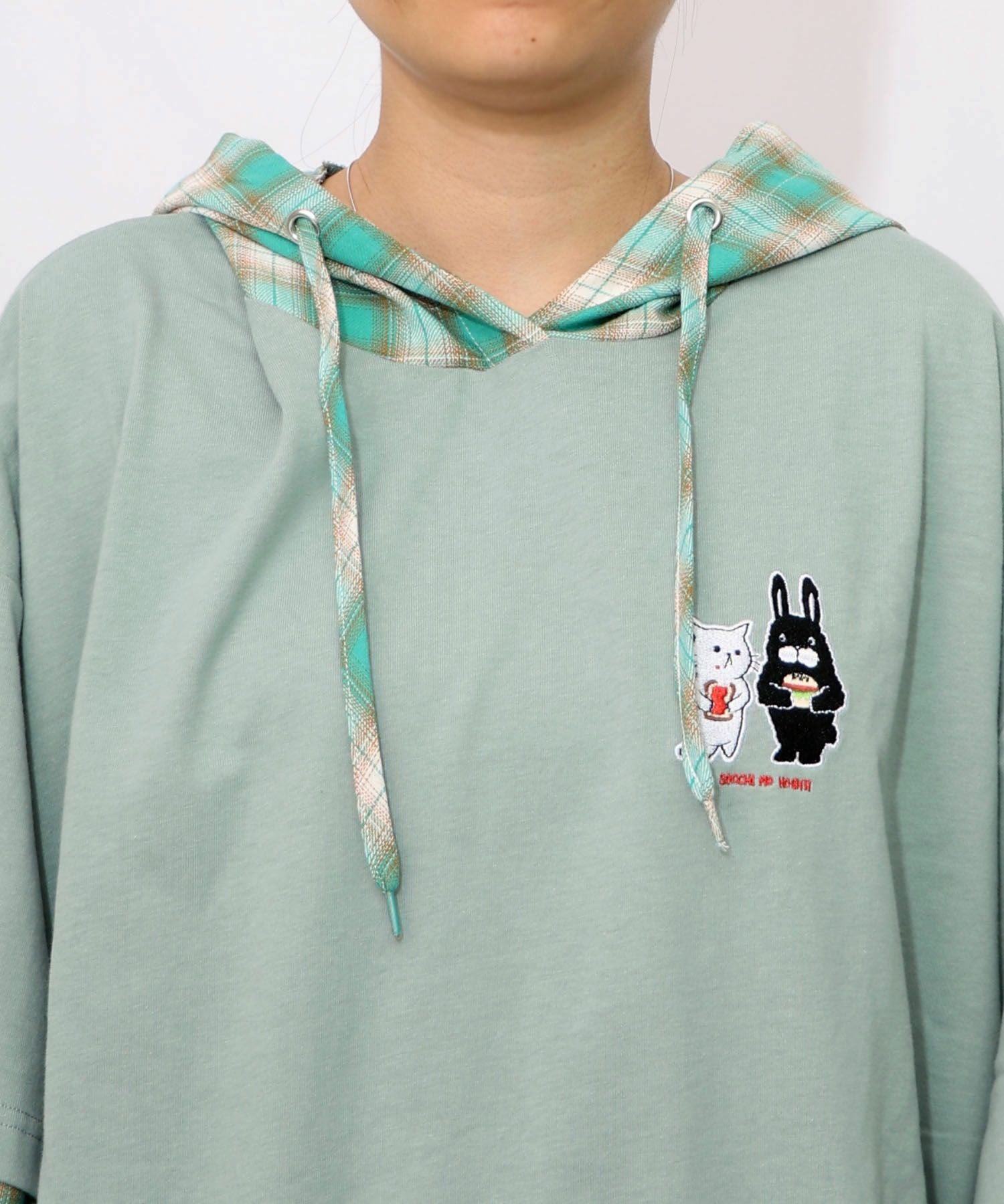 353112：ネコとラビルのチェック柄切替フーデッドプルオーバーの通販