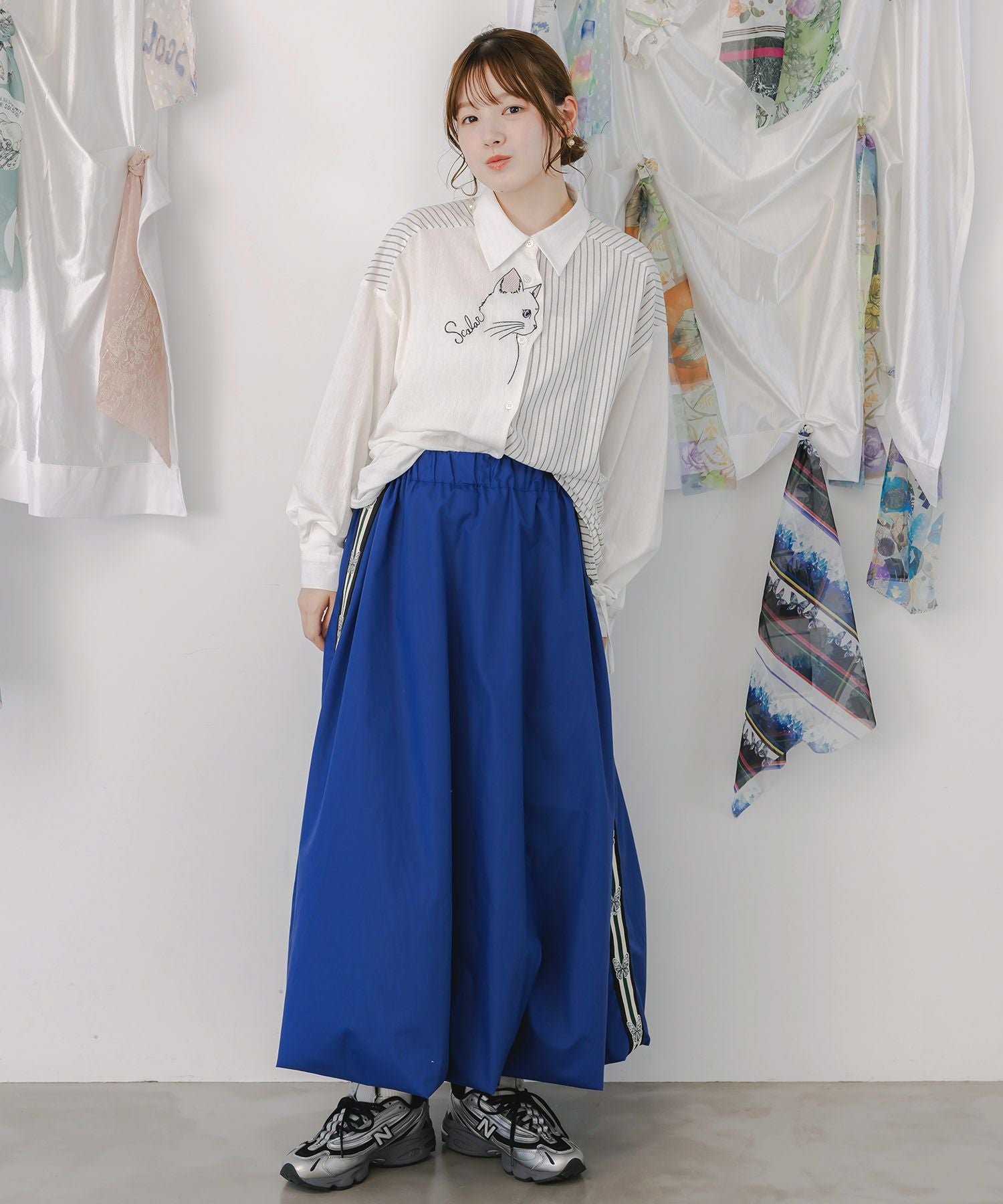 153655：ネコの横顔刺繍 ストライプ切替シャツの通販-ScoLar