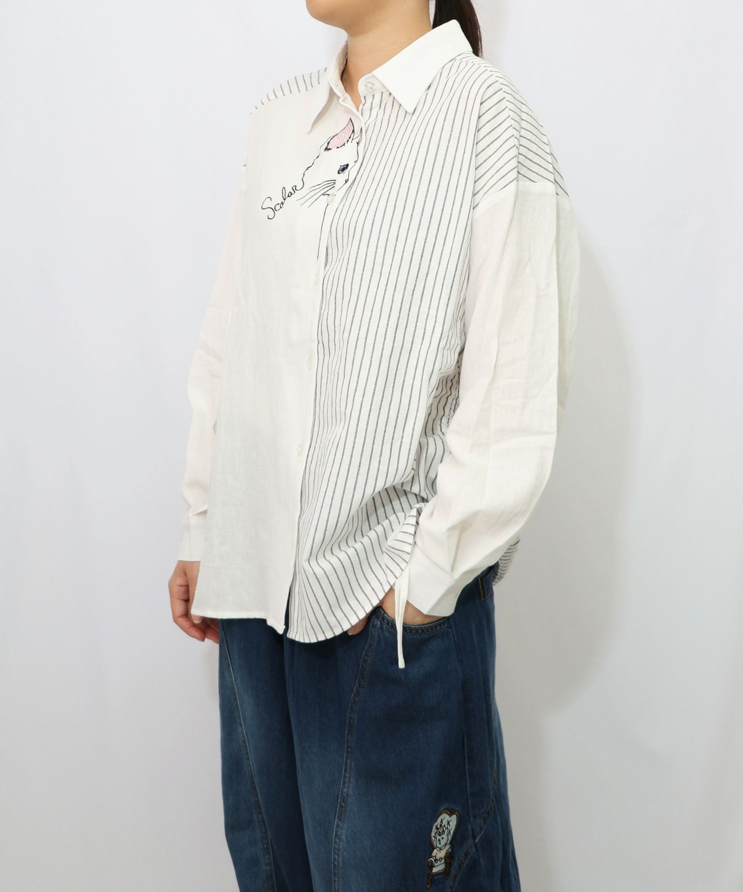 153655：ネコの横顔刺繍 ストライプ切替シャツの通販-ScoLar
