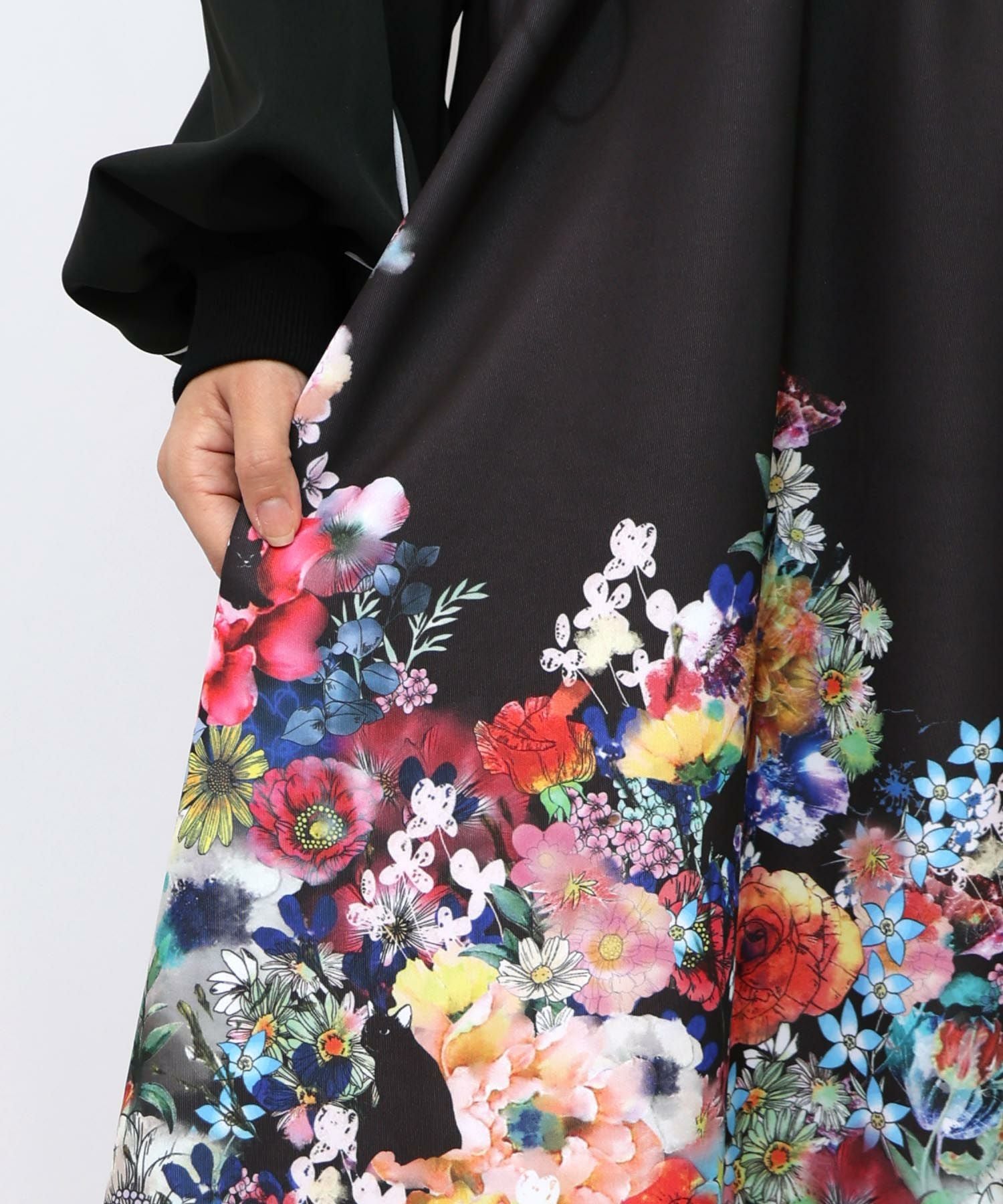 153640：花柄に隠れ黒ネコ柄 ハーフジップジャージワンピースの通販-ScoLar