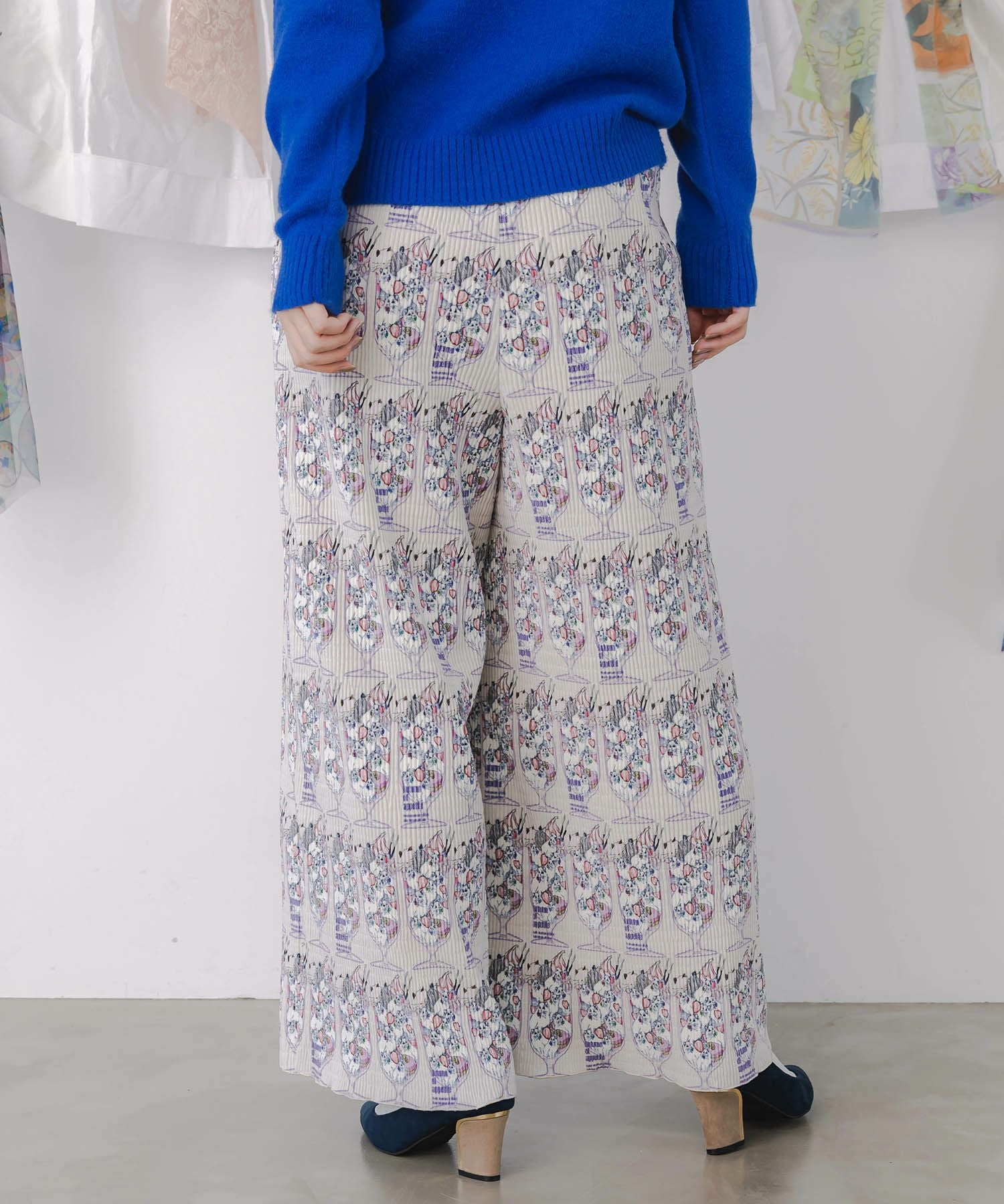 153639：ネコパフェ・蝶柄 ベロアプリーツパンツの通販-ScoLar