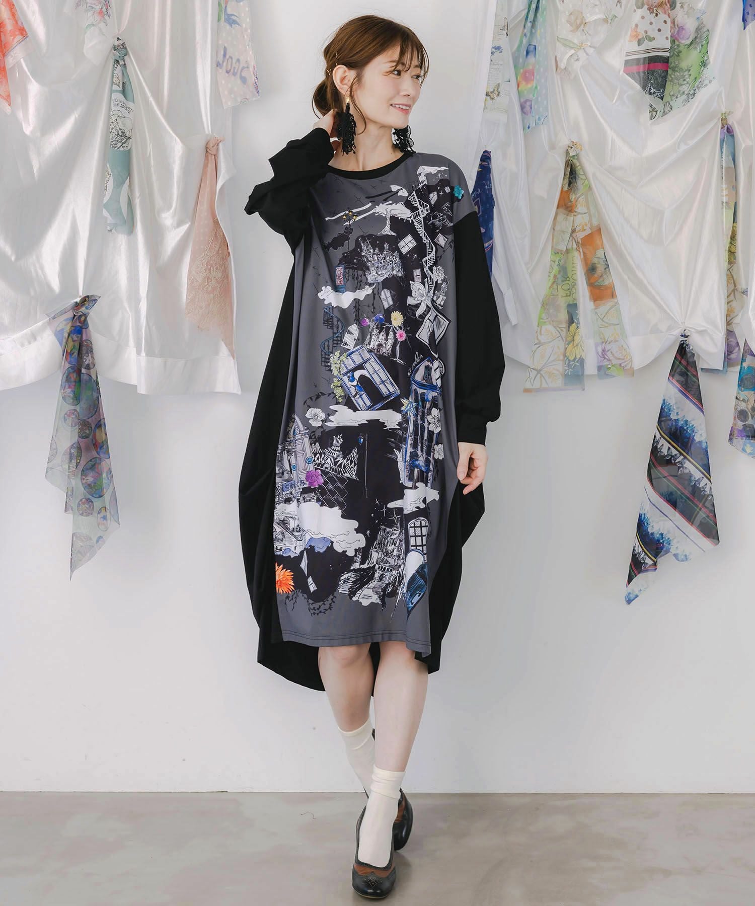 553239：不思議な街柄タック入りワンピースの通販-ScoLar