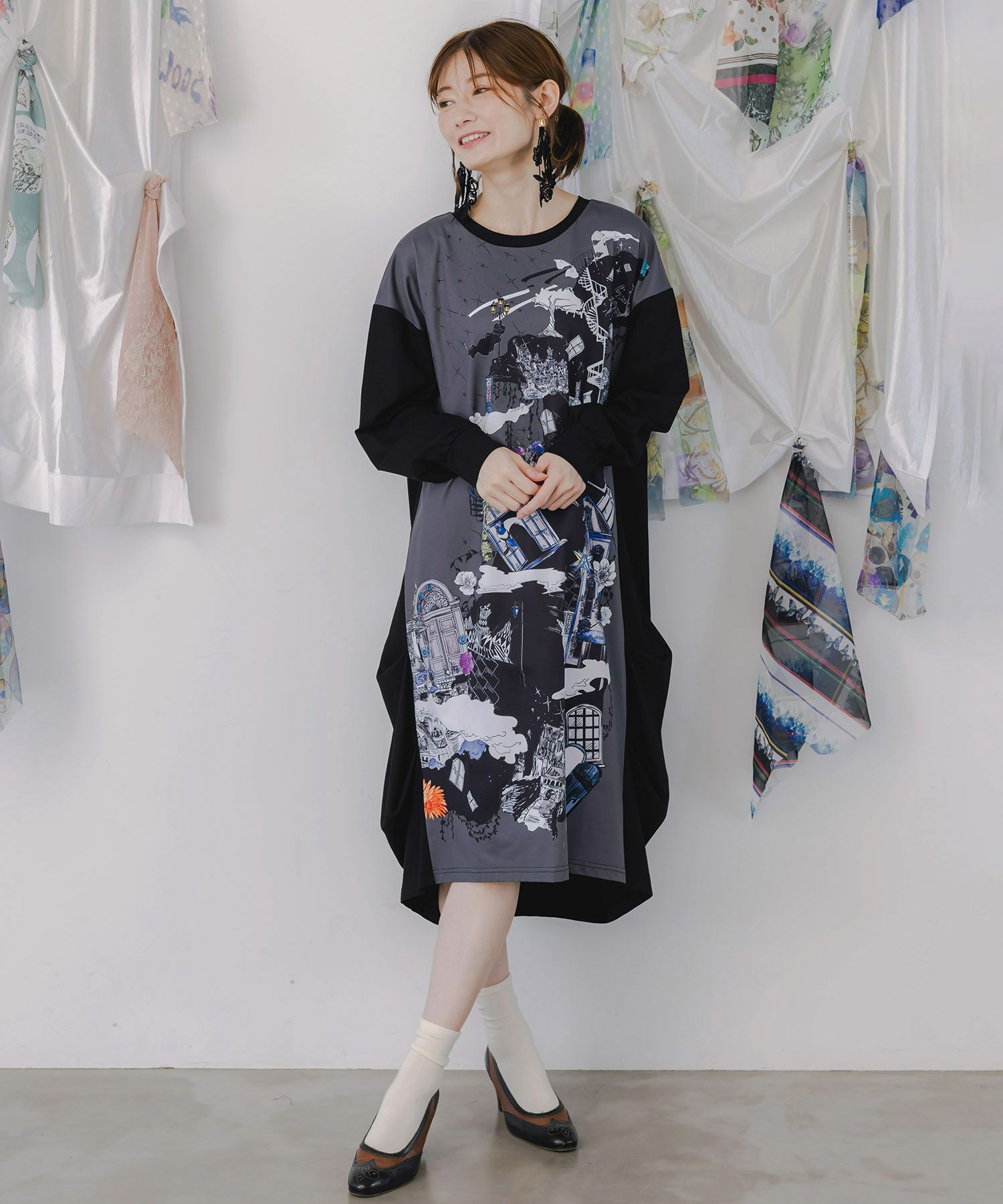 553239：不思議な街柄タック入りワンピースの通販-ScoLar