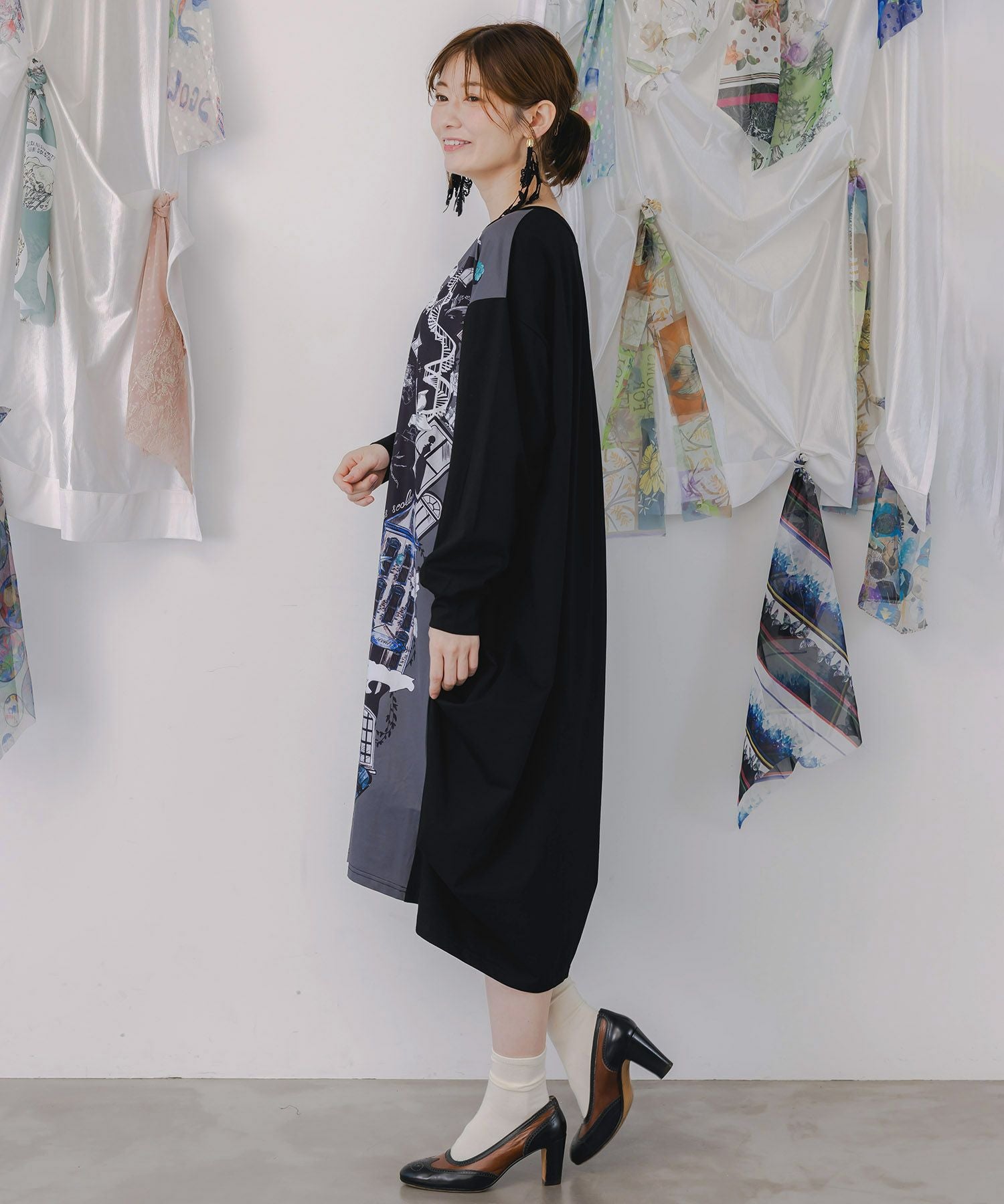 553239：不思議な街柄タック入りワンピースの通販-ScoLar