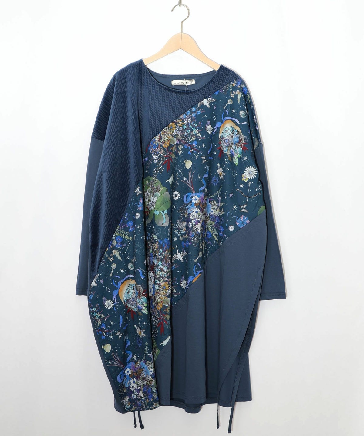 ネコと花の天の川柄 ドロストワンピース-9