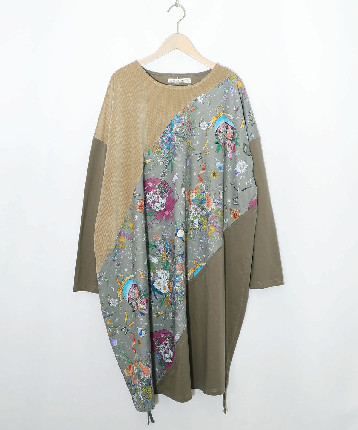 ネコと花の天の川柄 ドロストワンピース-11