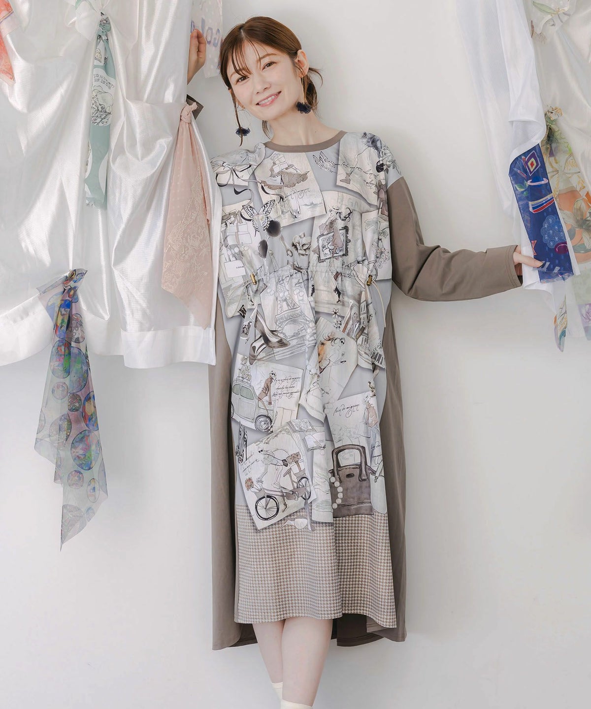 お買い物大好き女子のコラージュ柄ワンピース-1