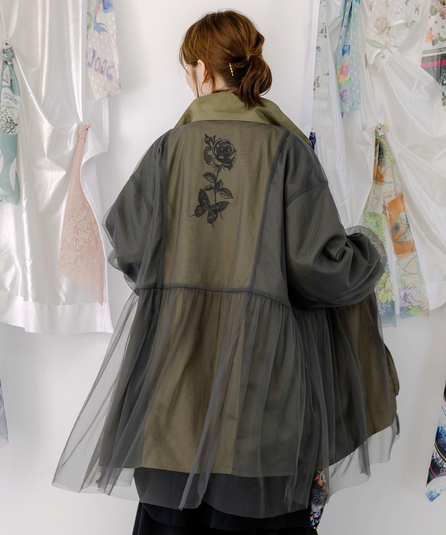 553228：花蝶刺繍チュール重ねロングブルゾンの通販-ScoLar