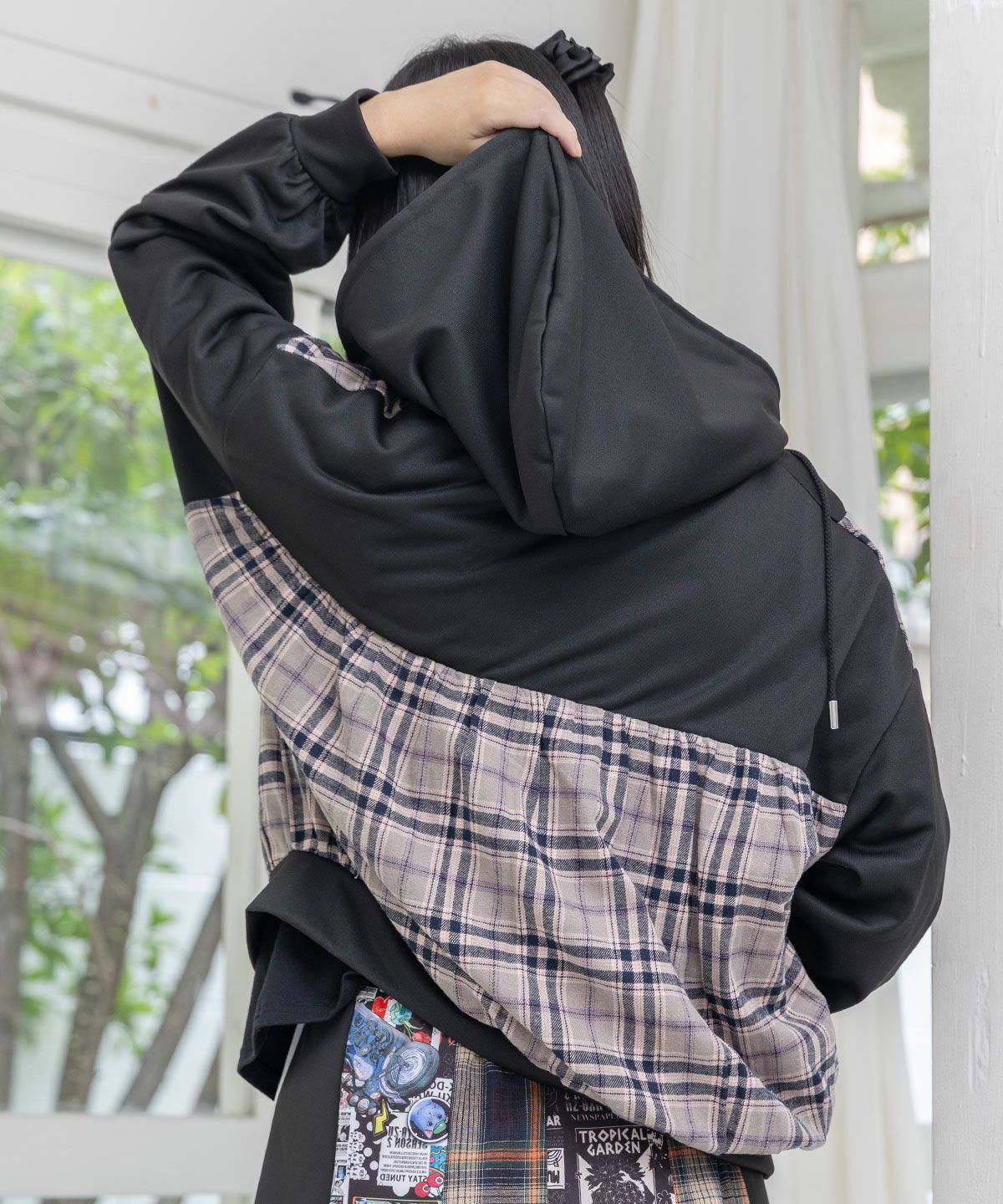 153653：POP・チェック柄切替パーカーの通販-ScoLar