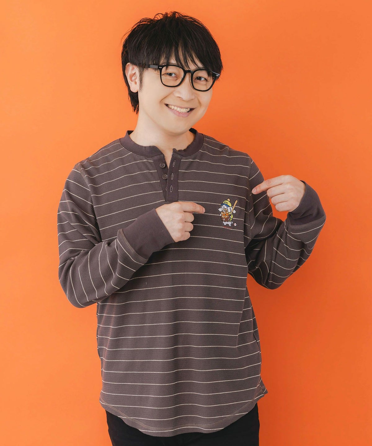 ワッフル頬張り中のシロプーのワッフルロンT-4