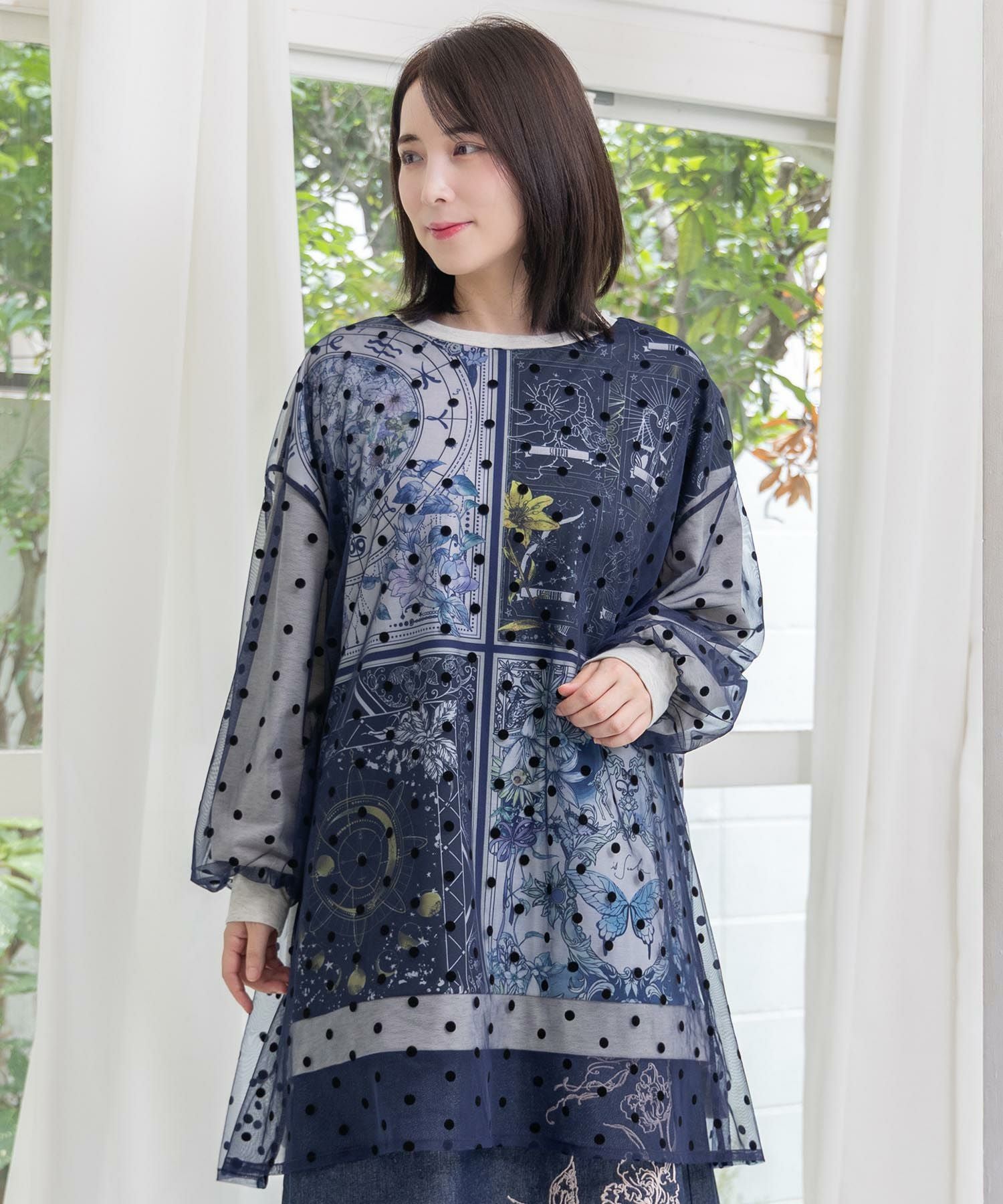 553243：星×タロットコラージュ柄 ドットチュールプルオーバーの通販