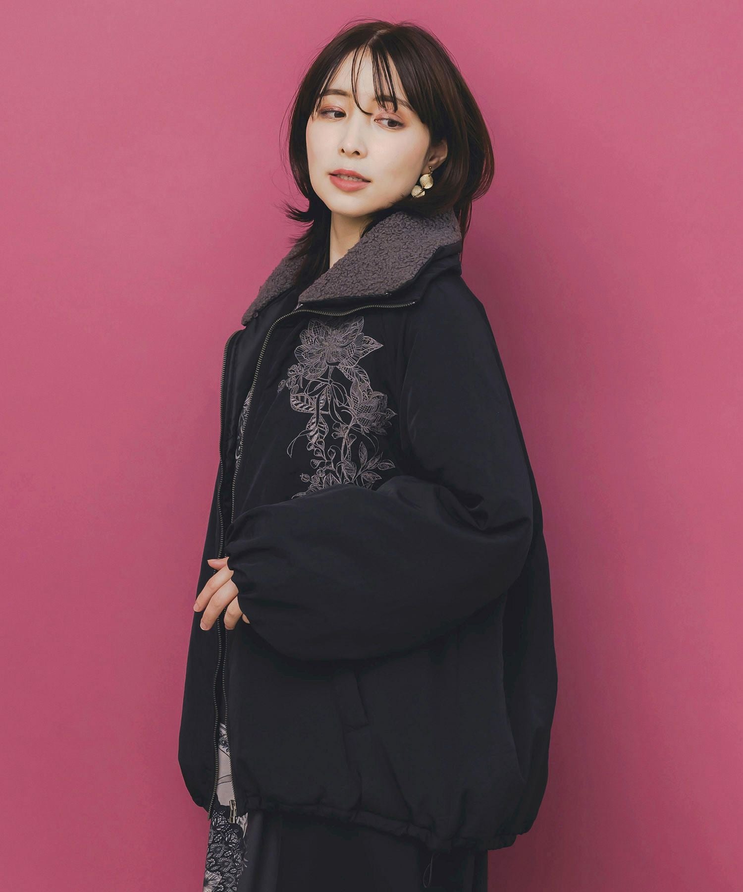 553272：ボア襟取り外し可能 花刺繍中綿ブルゾンの通販-ScoLar