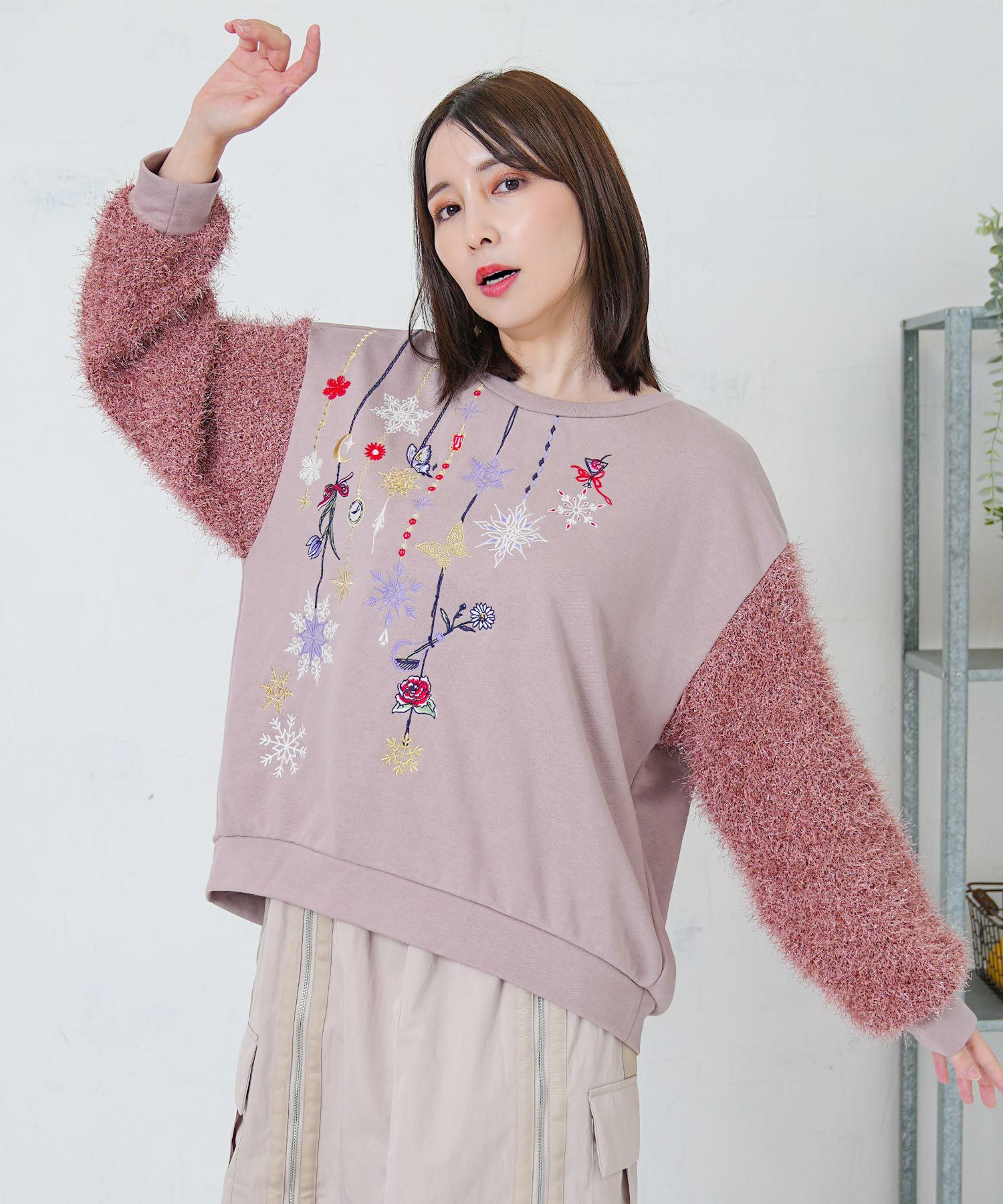 553260：雪の結晶ガーランド刺繍裏毛×ラメフェザーニットの通販-ScoLar