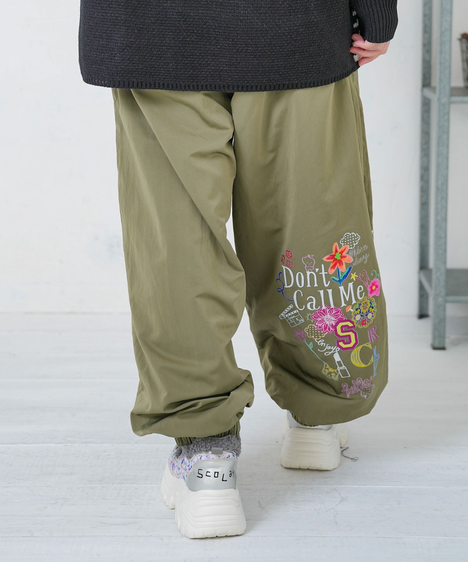 153718：ポップ柄裏フリースあったかナイロンパンツの通販-ScoLar