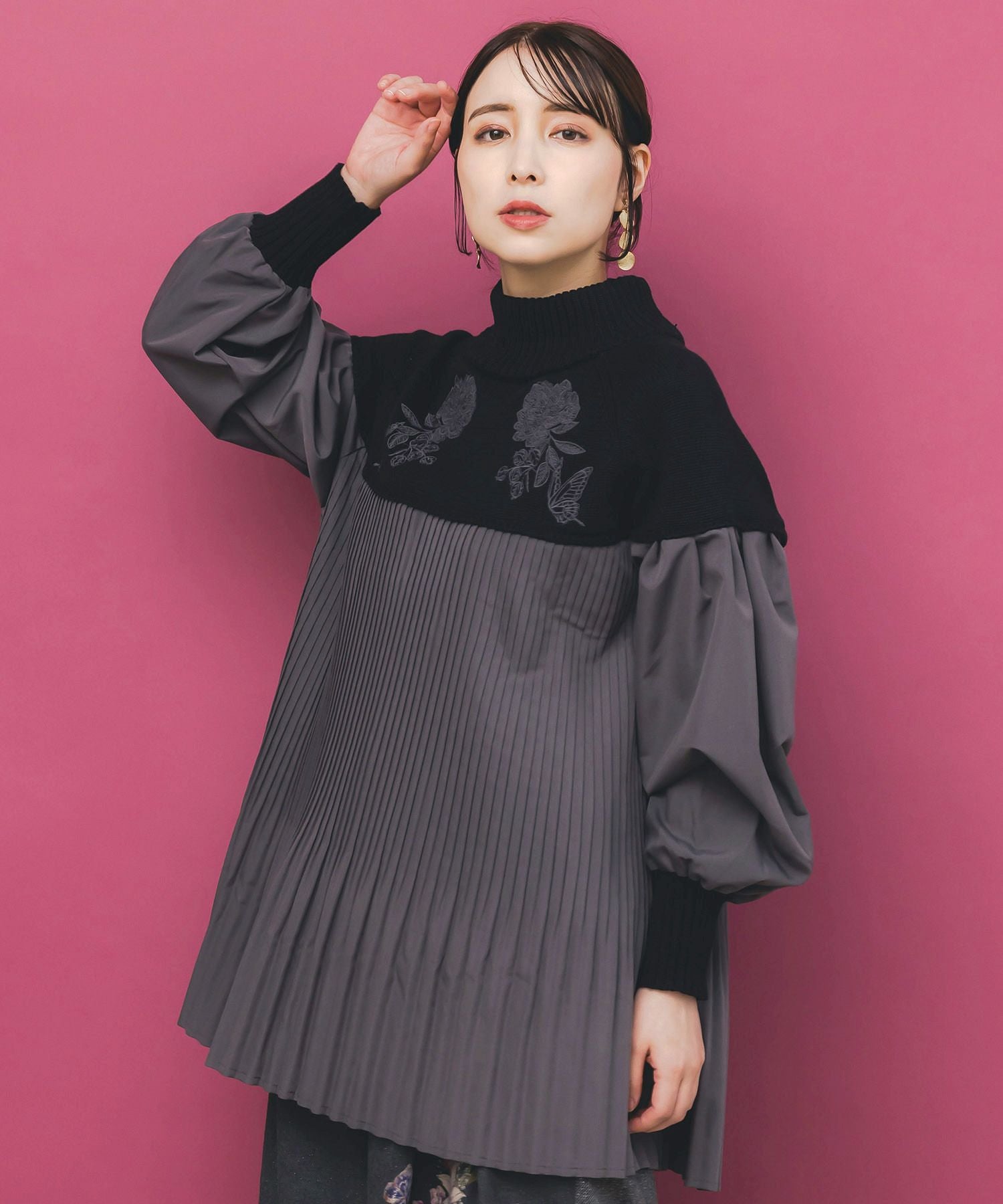 553264：花刺繍ニット×プリーツ異素材切替プルオーバーの通販-ScoLar