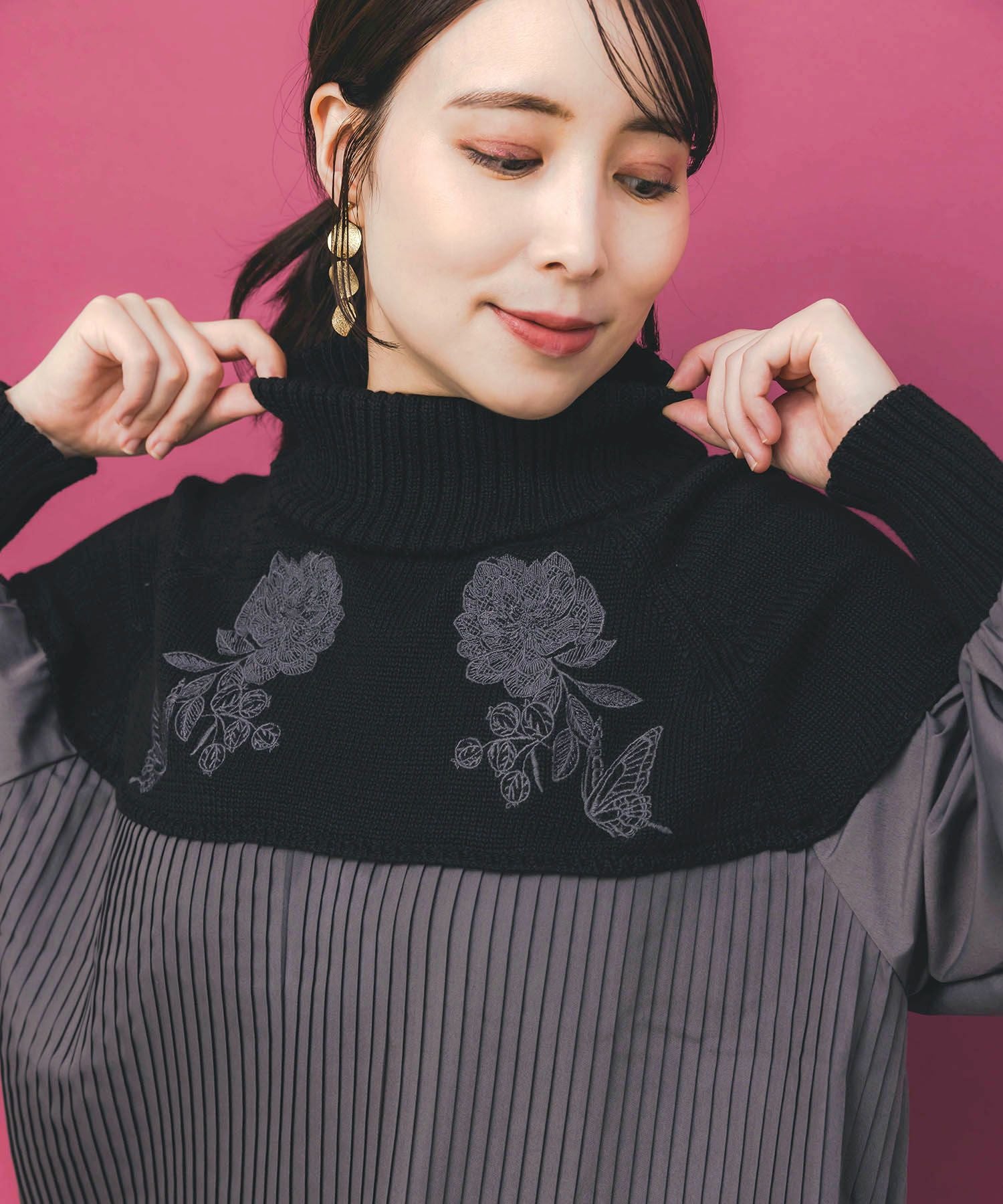 553264：花刺繍ニット×プリーツ異素材切替プルオーバーの通販-ScoLar