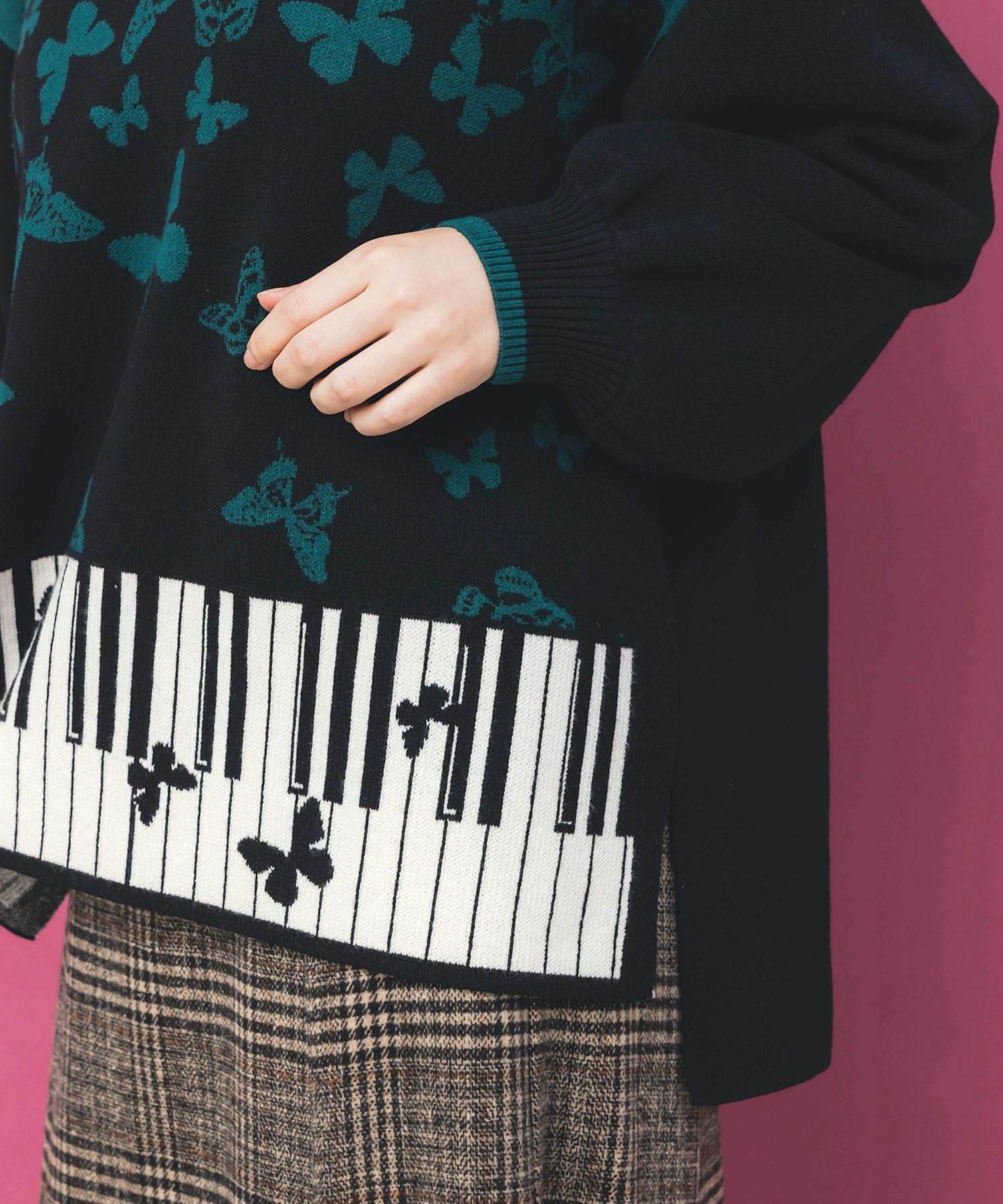 553262：ピアノ×蝶柄バイカラーニットプルオーバーの通販-ScoLar