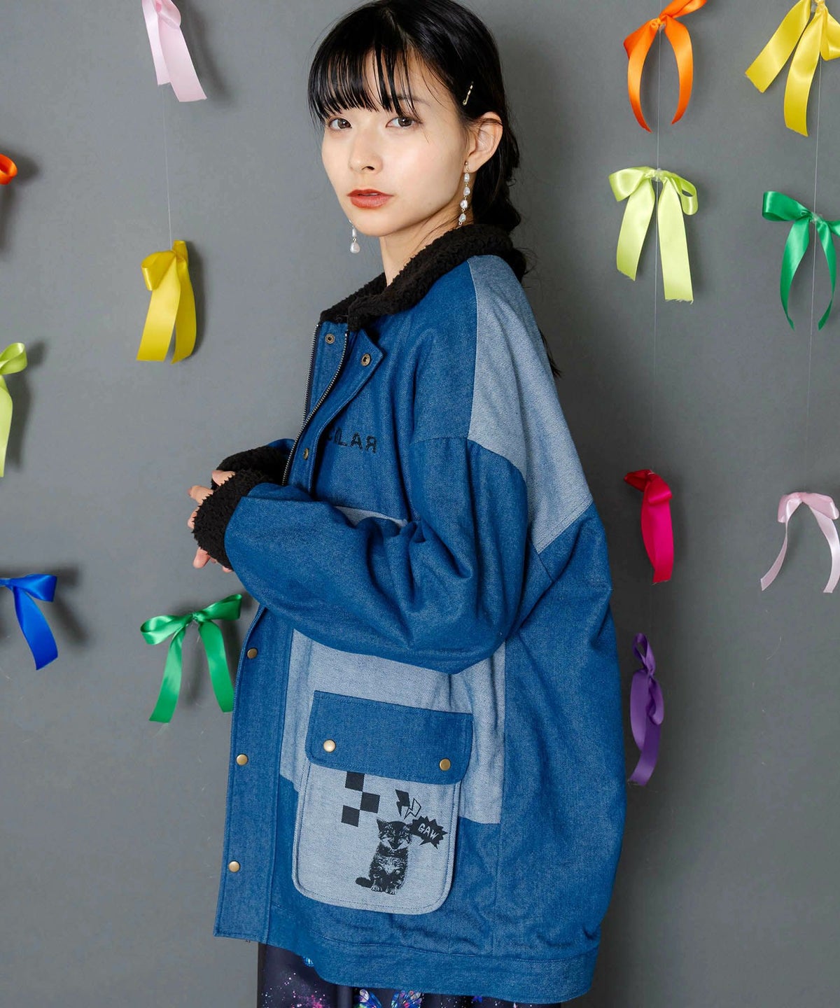 落書きモザイク柄デニム×ボアジャケット-7