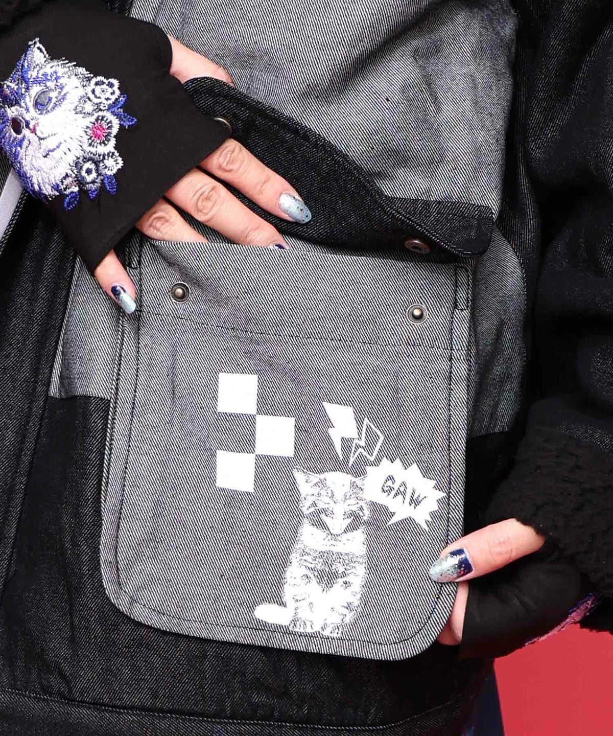 落書きモザイク柄デニム×ボアジャケット-21