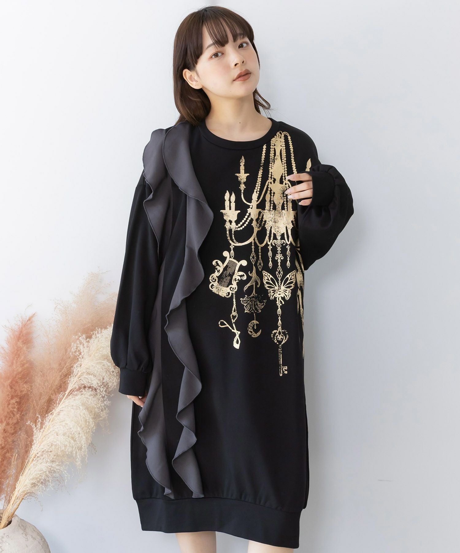 553278：箔プリントシャンデリア フリル裏毛ワンピースの通販-ScoLar