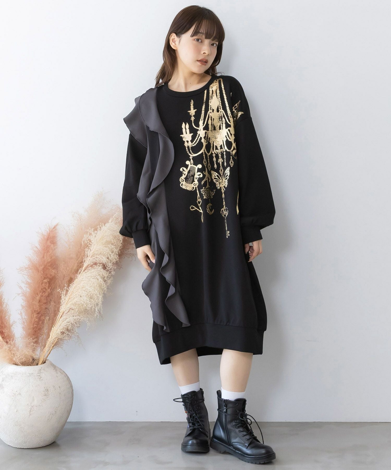 553278：箔プリントシャンデリア フリル裏毛ワンピースの通販-ScoLar