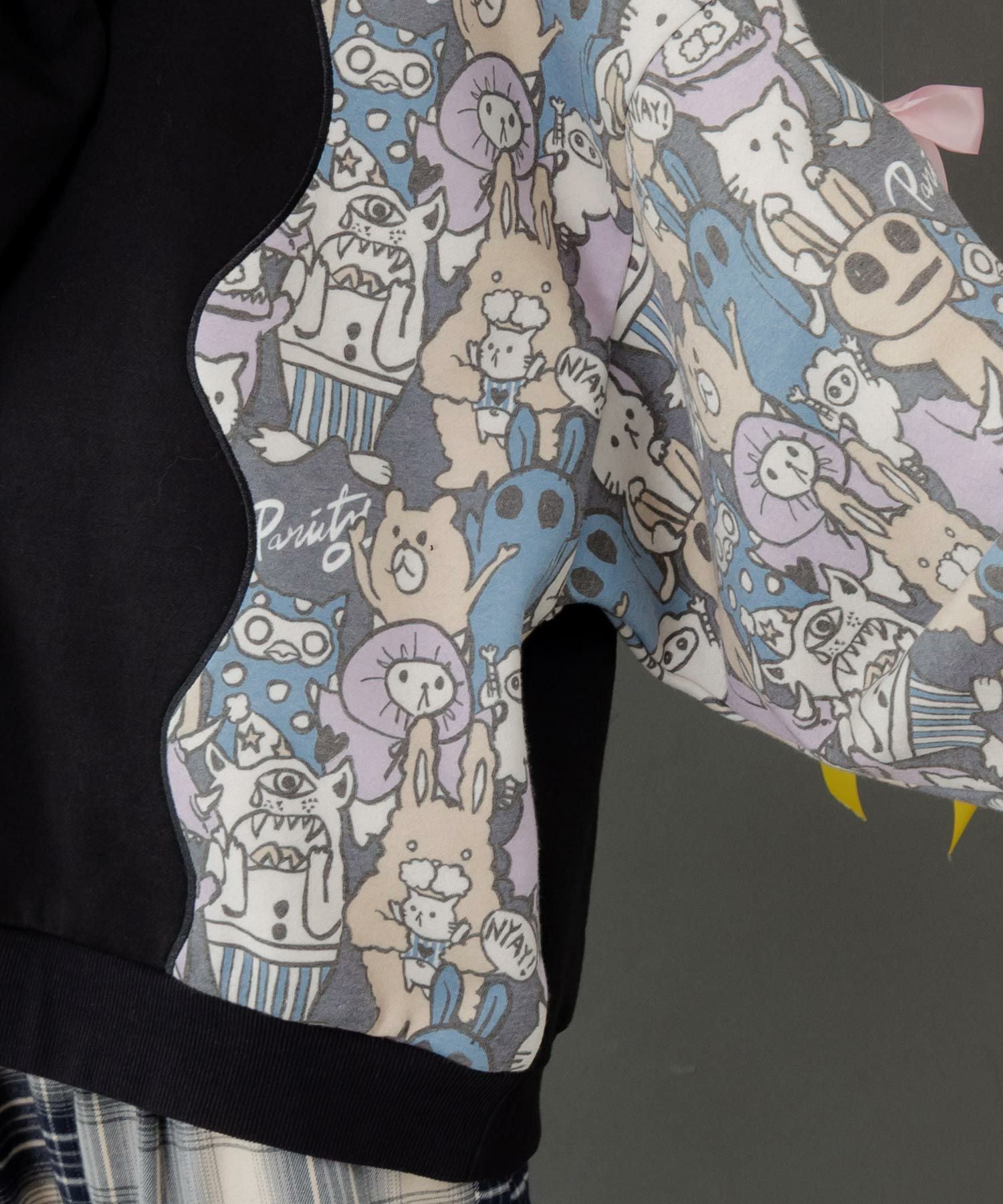 353145：Parityキャラ総柄 裏起毛波模様切替プルオーバーの通販-ScoLar