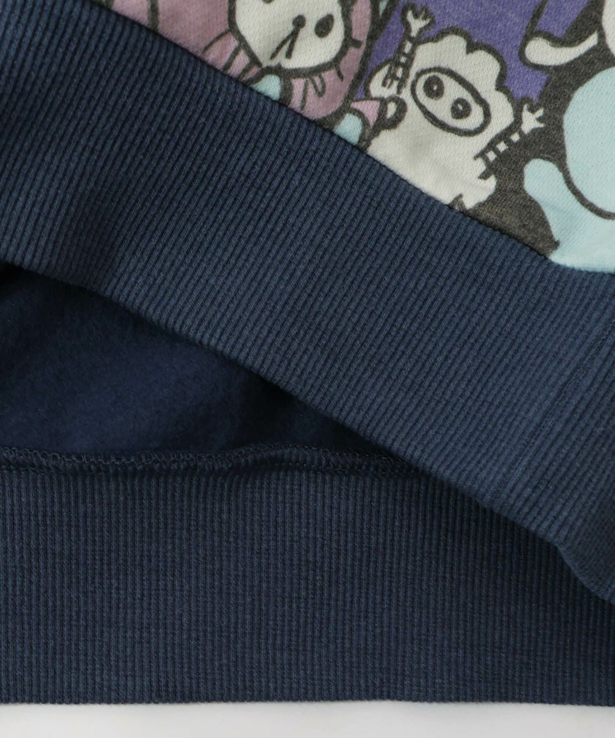 Parityキャラ総柄 裏起毛波模様切替プルオーバー-26