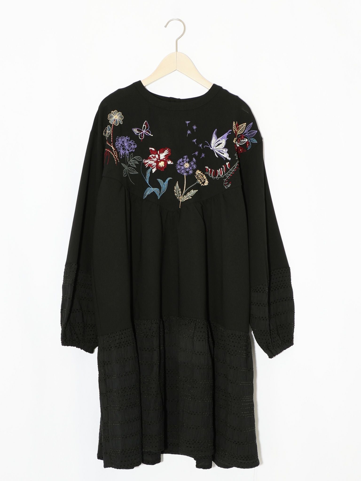 561207：花蝶刺繍シャーリング生地ティアード風ワンピースの通販-ScoLar