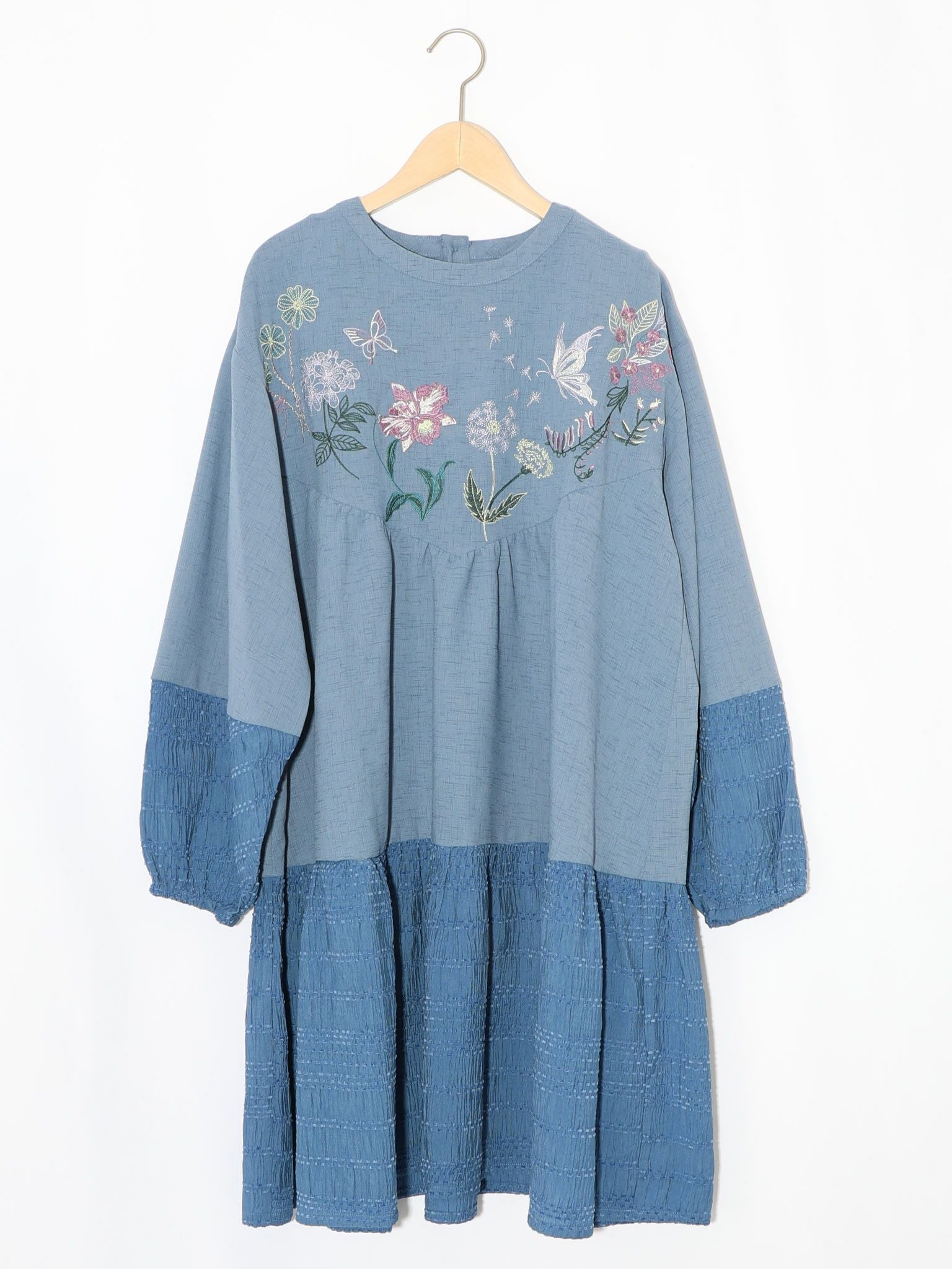 561207：花蝶刺繍シャーリング生地ティアード風ワンピースの通販-ScoLar