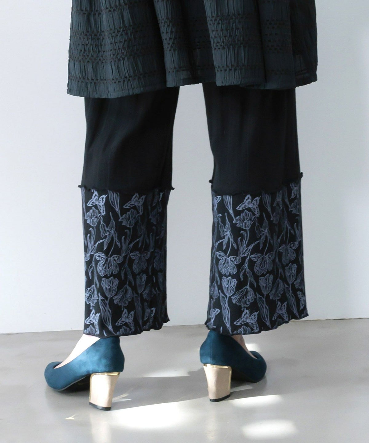 花蝶柄テレコ素材メロウ入りパンツ-6