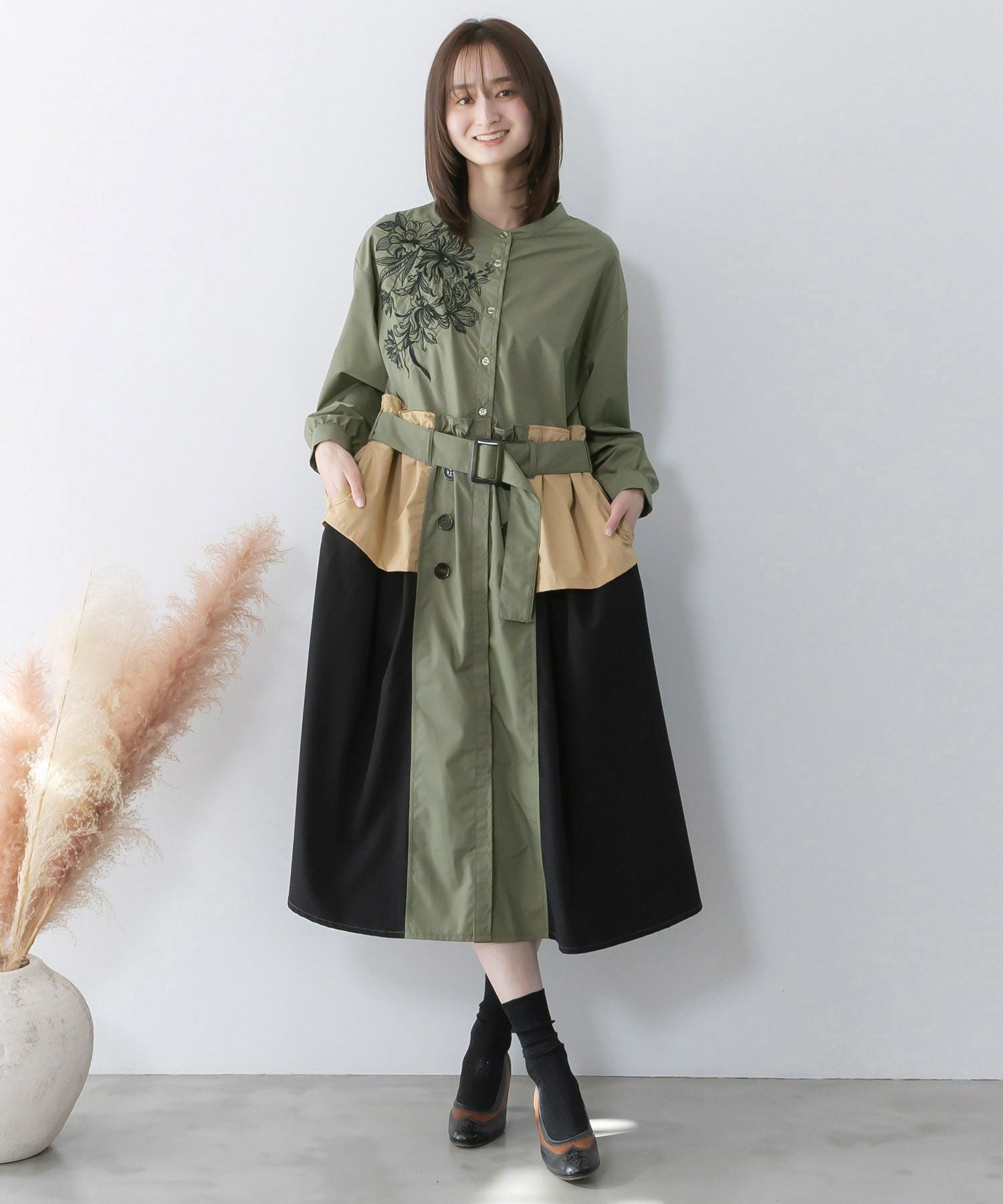 561201：花刺繍トレンチコート風 異素材切替ワンピースの通販-ScoLar