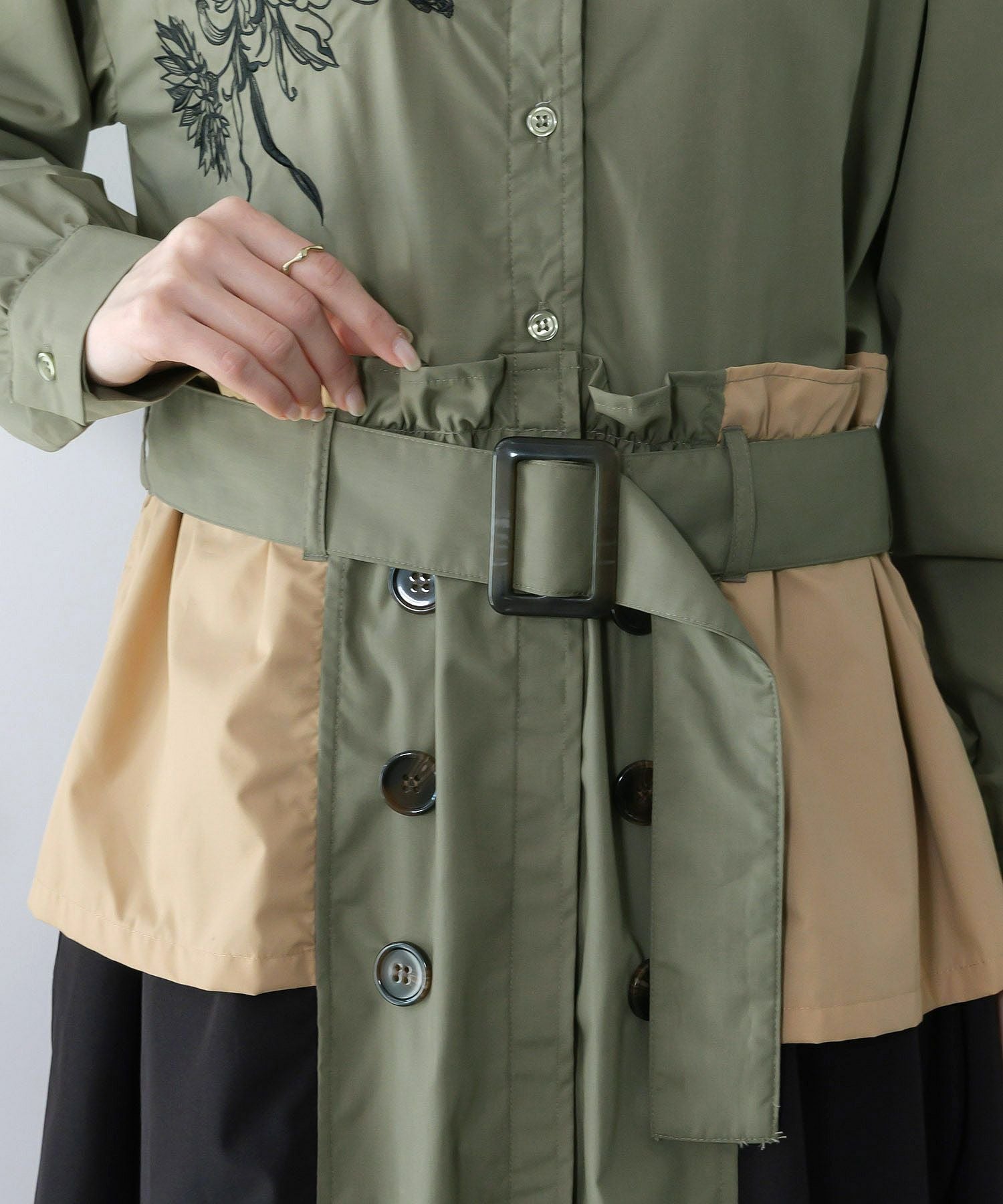 561201：花刺繍トレンチコート風 異素材切替ワンピースの通販-ScoLar