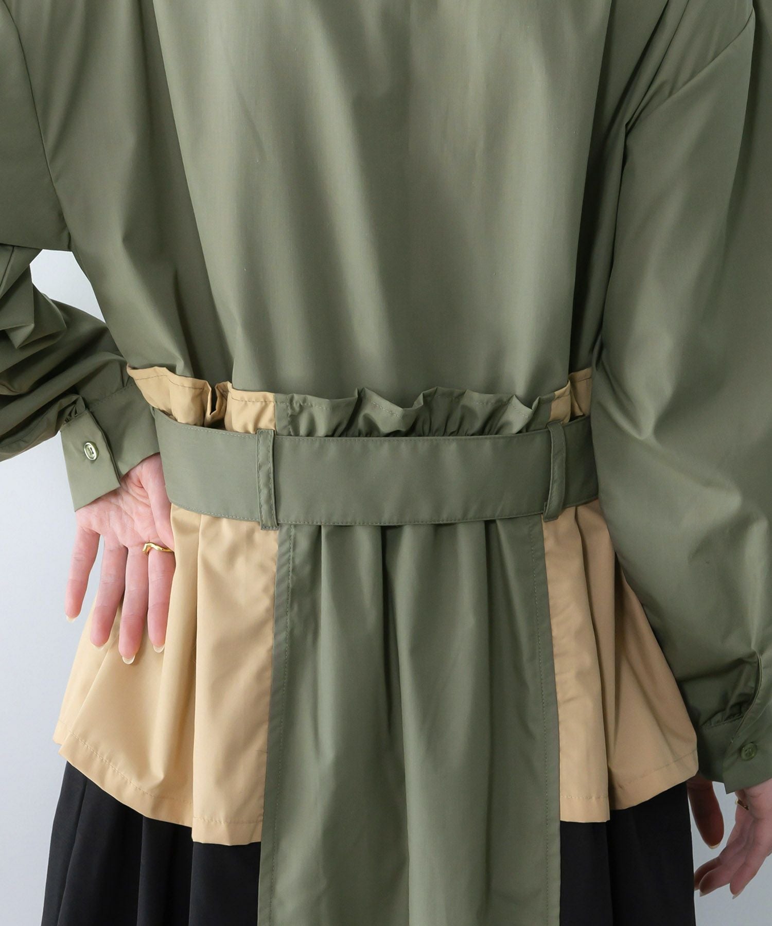 561201：花刺繍トレンチコート風 異素材切替ワンピースの通販-ScoLar