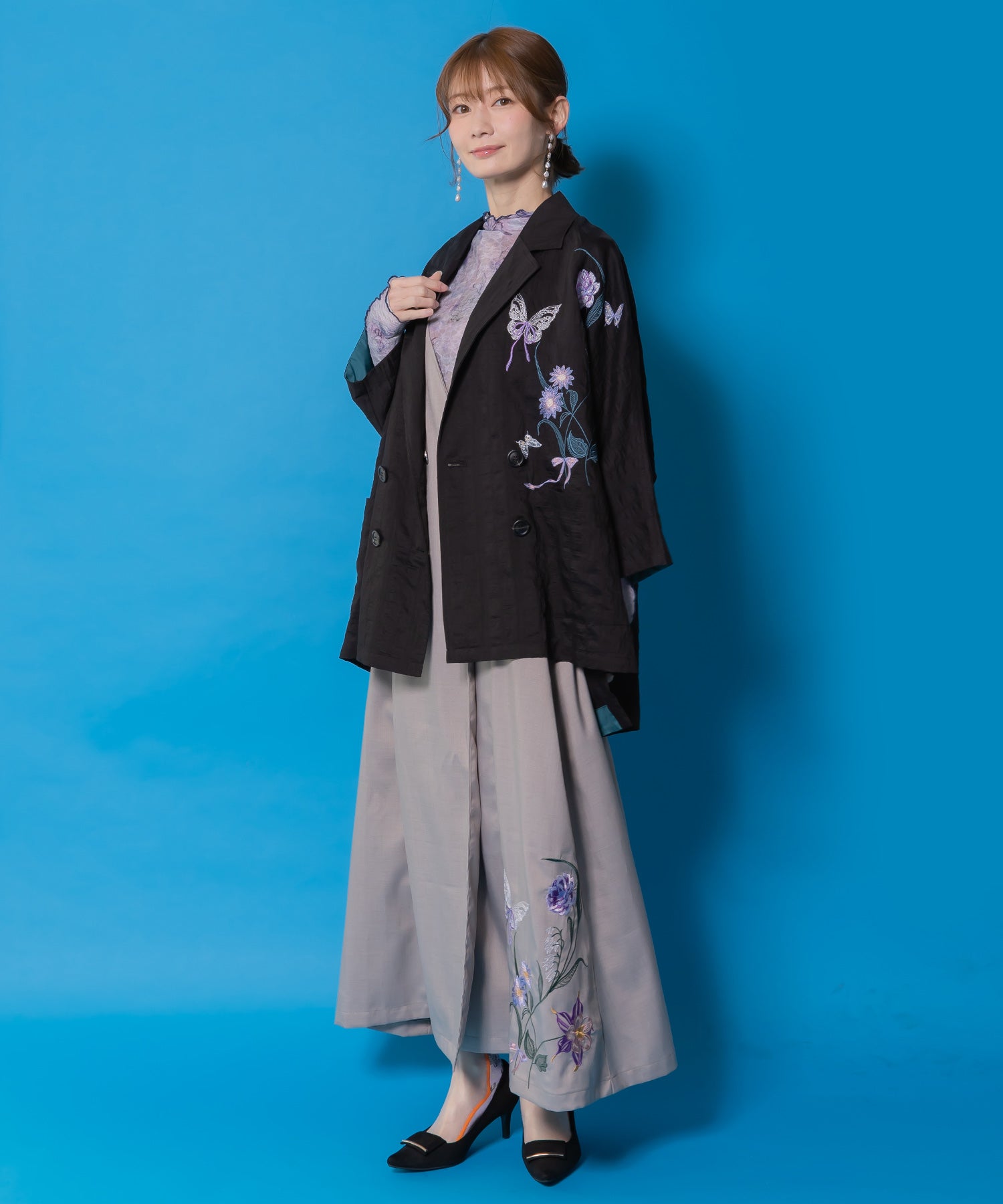 いか様　花刺繍のライトジャケット　L 561232：シアージャガード花蝶刺繍配色ジャケットの通販-ScoLar