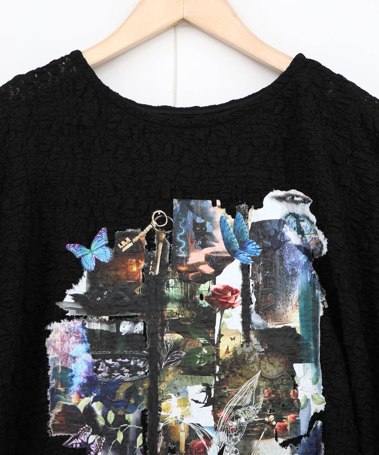 イズスカラー561224：魔女の秘密コラージュ柄 シャーリングレースプルオーバー iS ScoLar（イズスカラー） tシャツ 561224：魔女の秘密コラージュ柄