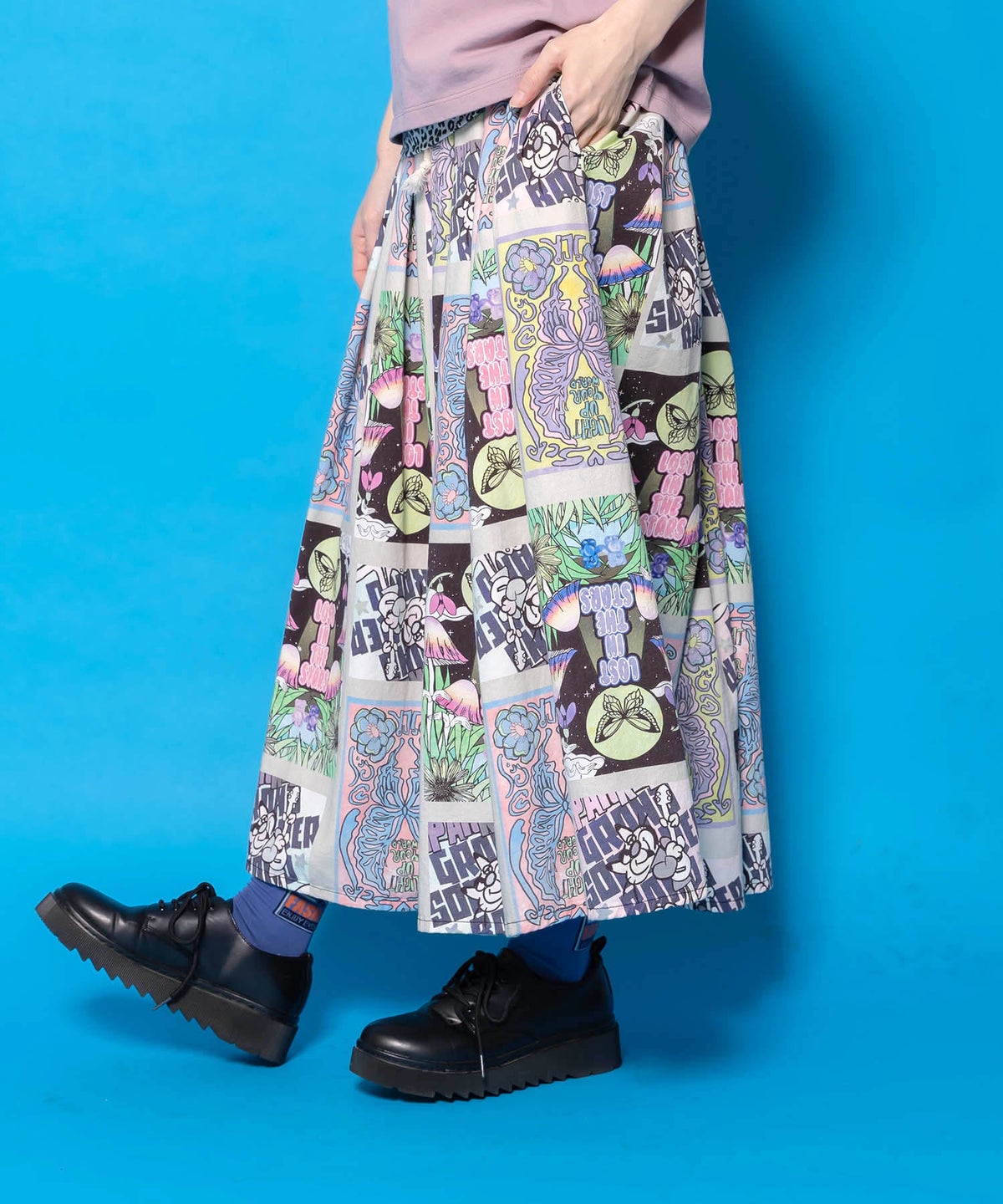 蝶々とキノコのコラージュ柄スカート-12