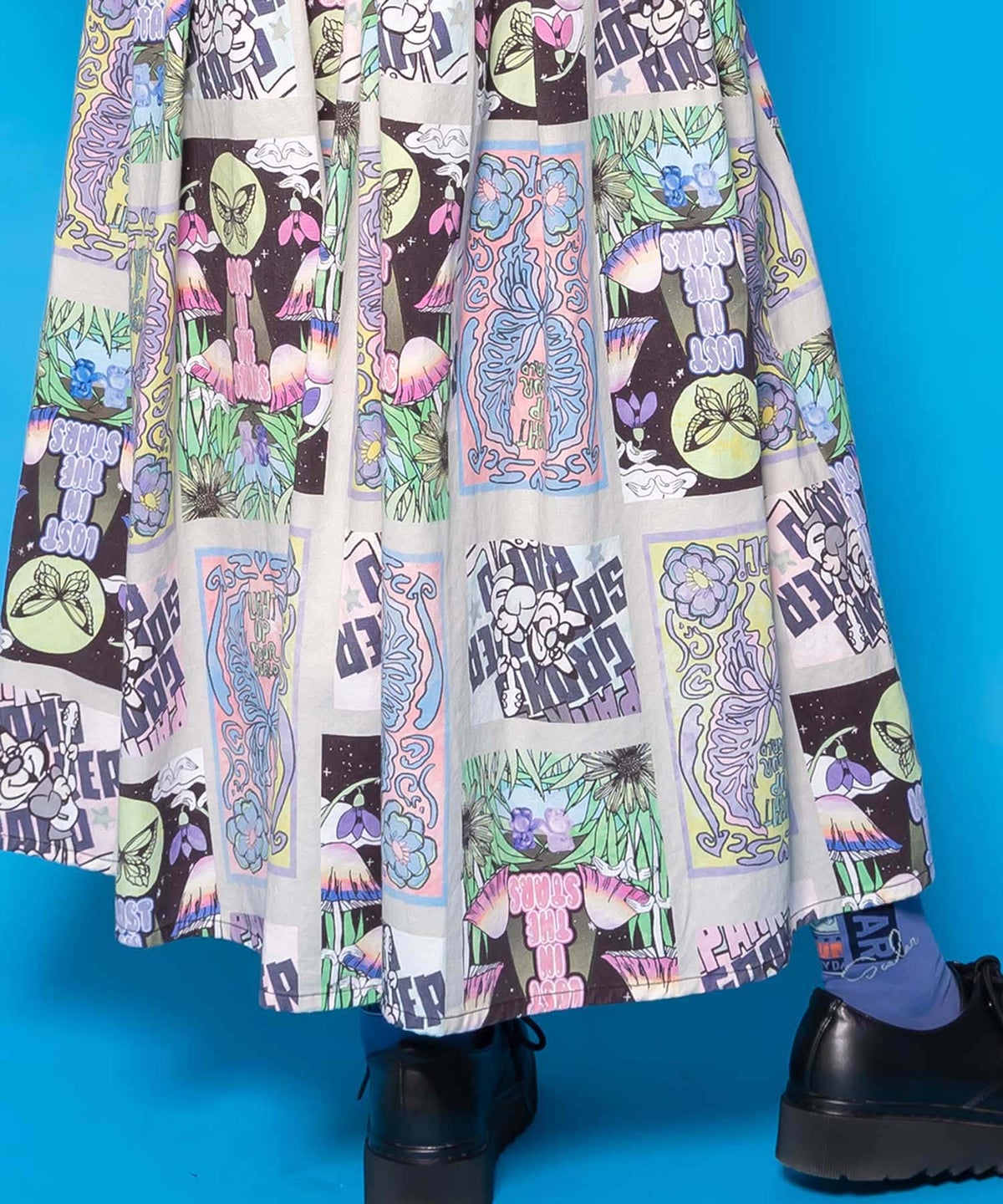 蝶々とキノコのコラージュ柄スカート-15