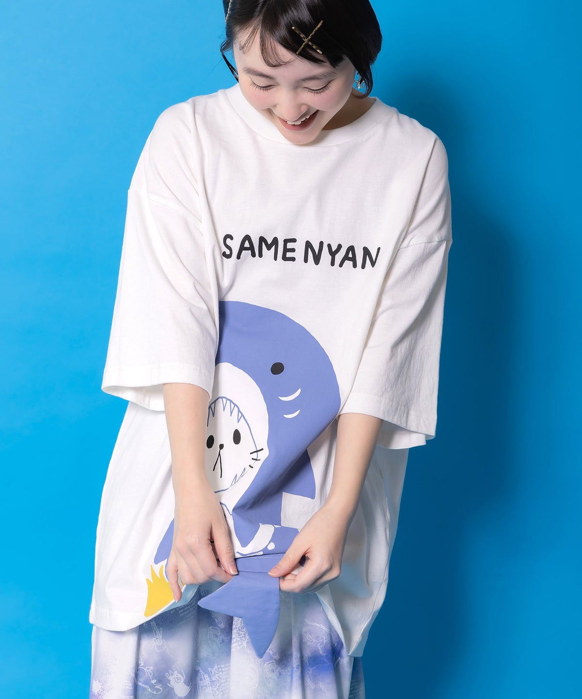 しっぽ飛び出しサメニャン柄Tシャツ-7