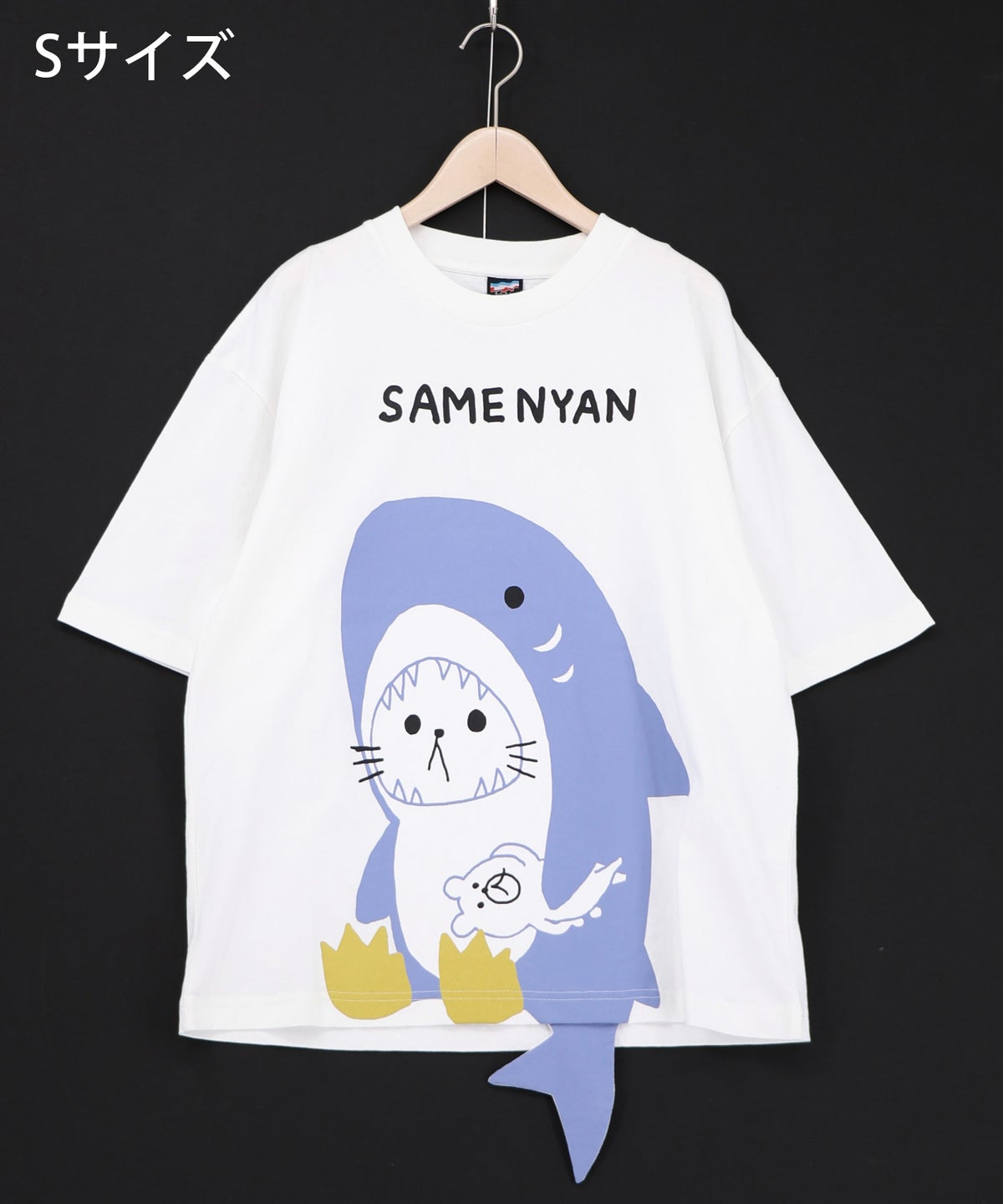 しっぽ飛び出しサメニャン柄Tシャツ-10