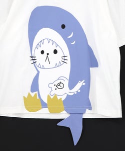 しっぽ飛び出しサメニャン柄Tシャツ-11
