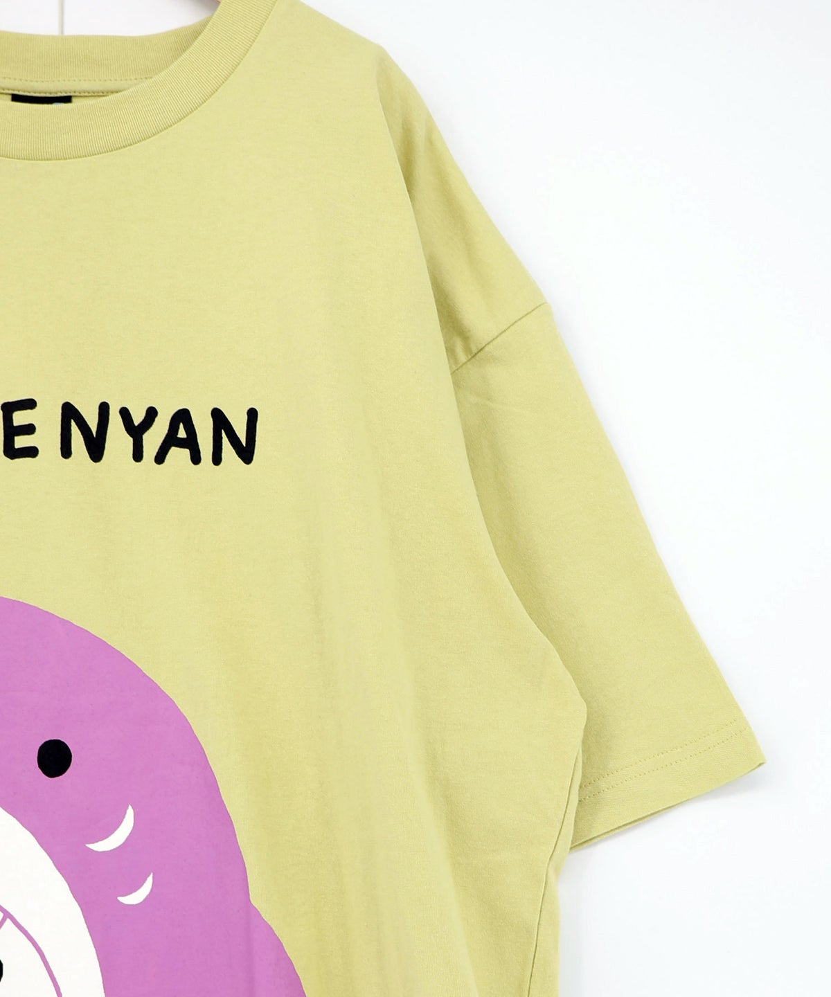 しっぽ飛び出しサメニャン柄Tシャツ-17